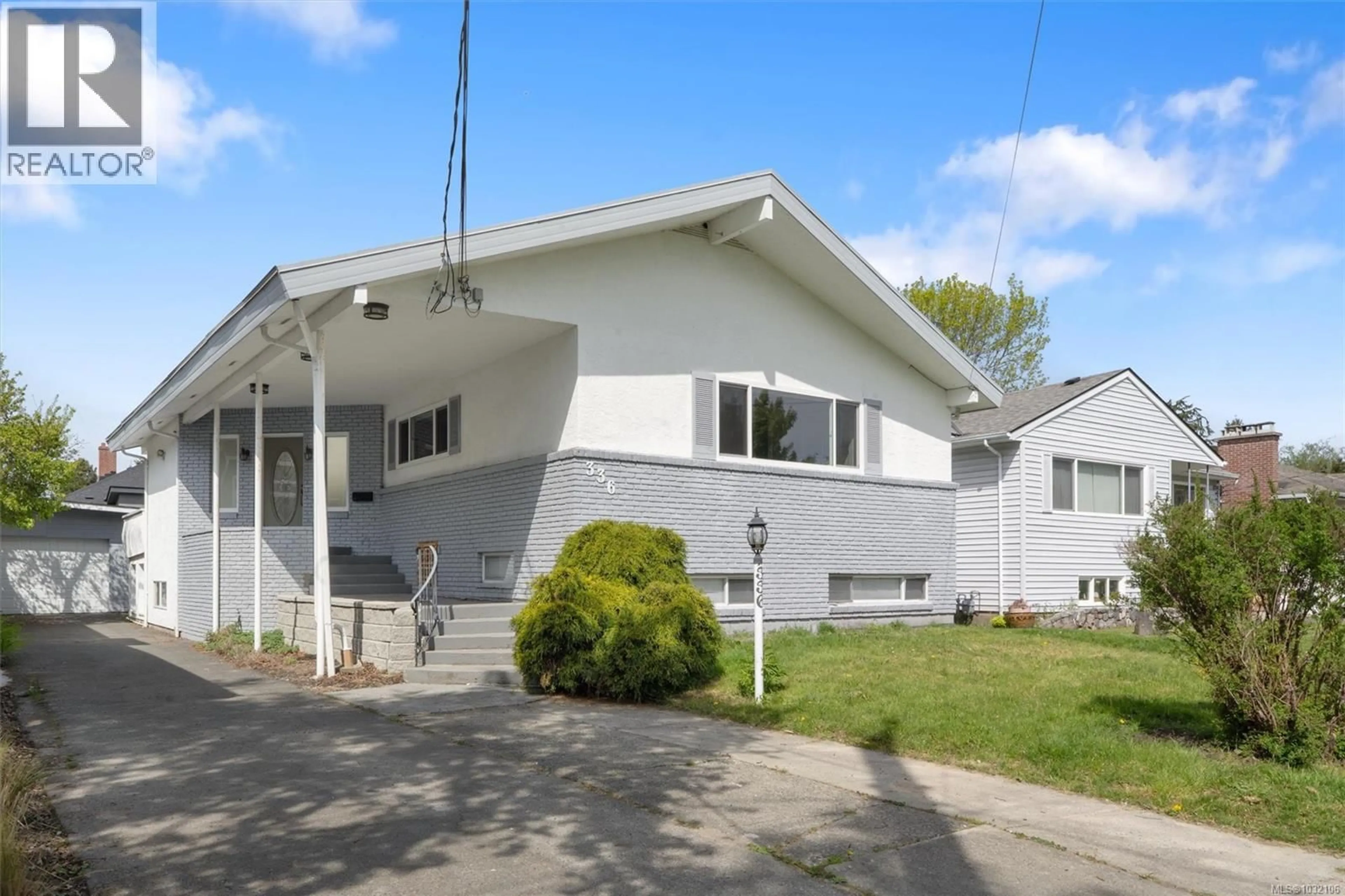 Home with vinyl exterior material, street for 336 STANNARD AVENUE, Victoria British Columbia V8S3M4