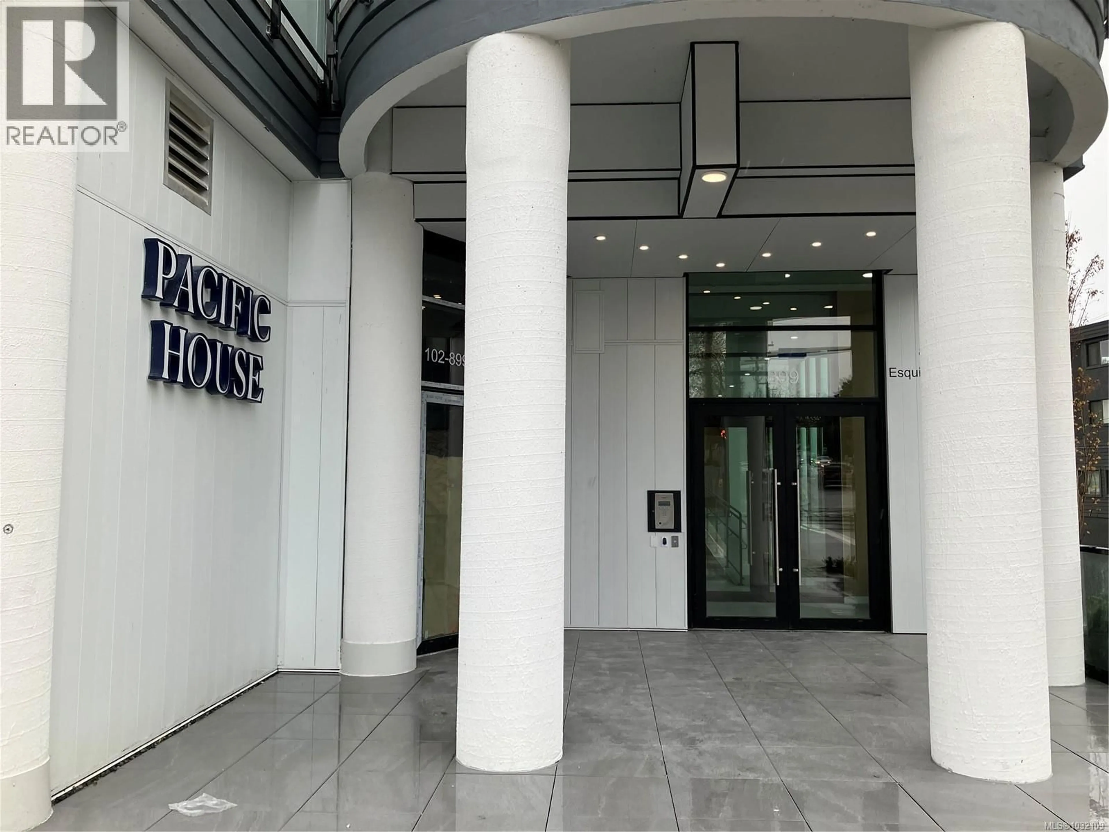 Indoor foyer for 202 - 899 ESQUIMALT ROAD, Esquimalt British Columbia V9A3M5