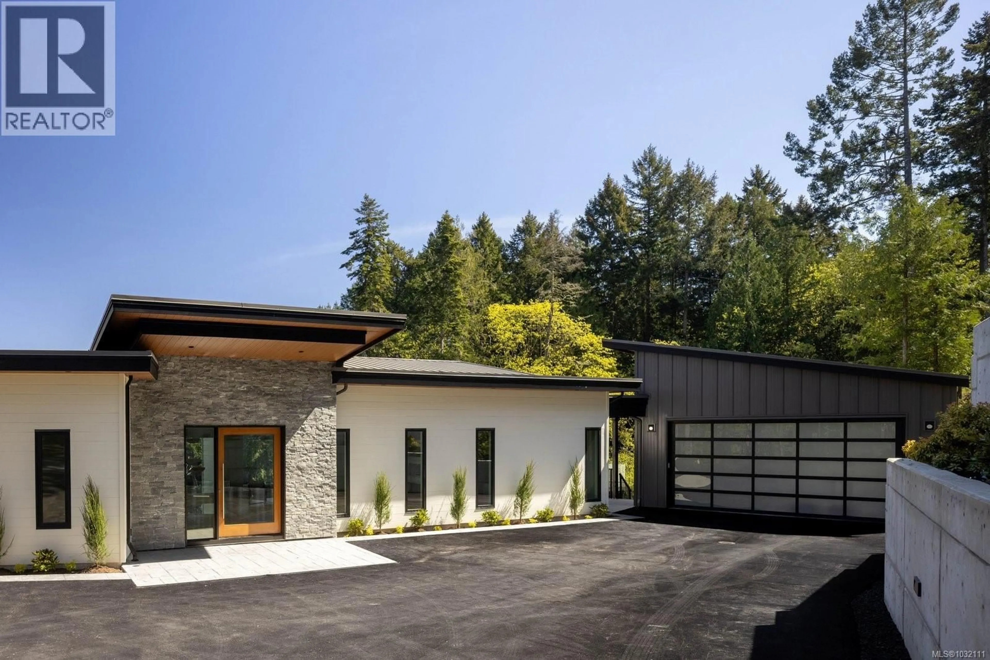 Home with brick exterior material, unknown for 1677 LANDS END ROAD, North Saanich British Columbia V8L5L5