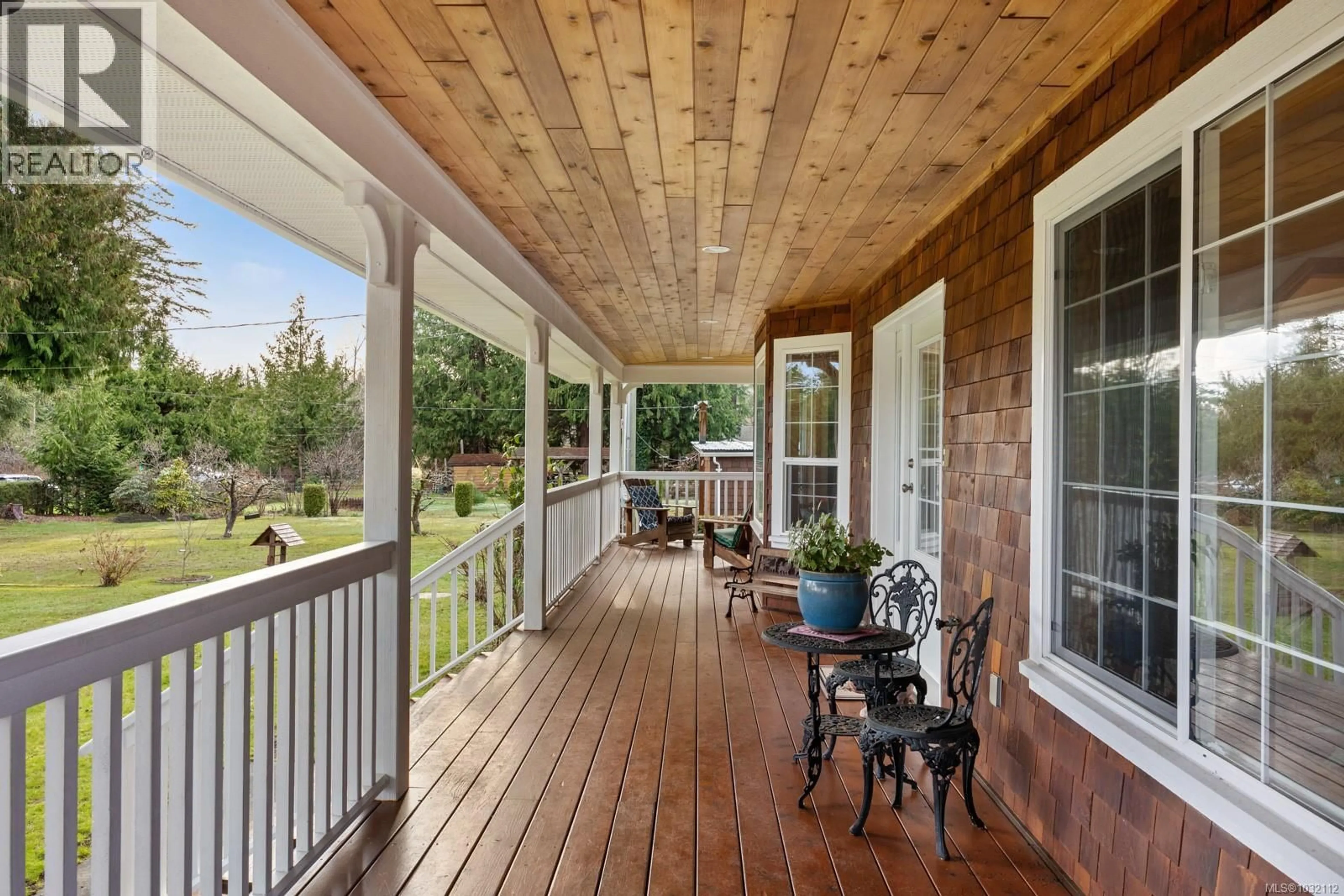 Patio, street for 1535 BAIKIE ROAD, Denman Island British Columbia V0R1T0
