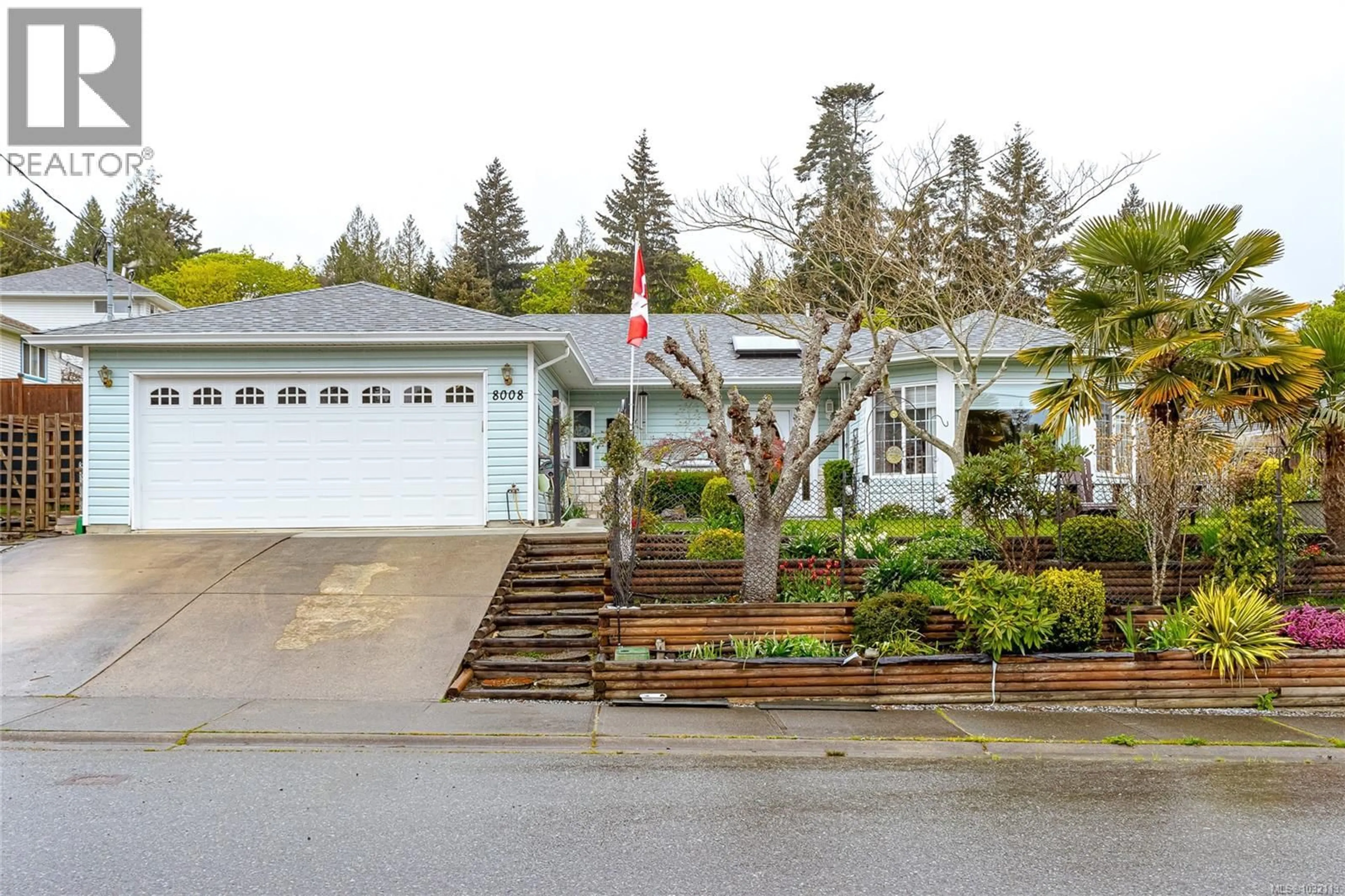 Home with vinyl exterior material, street for 8008 GLENHURST DRIVE NORTH, Crofton British Columbia V0R1R0