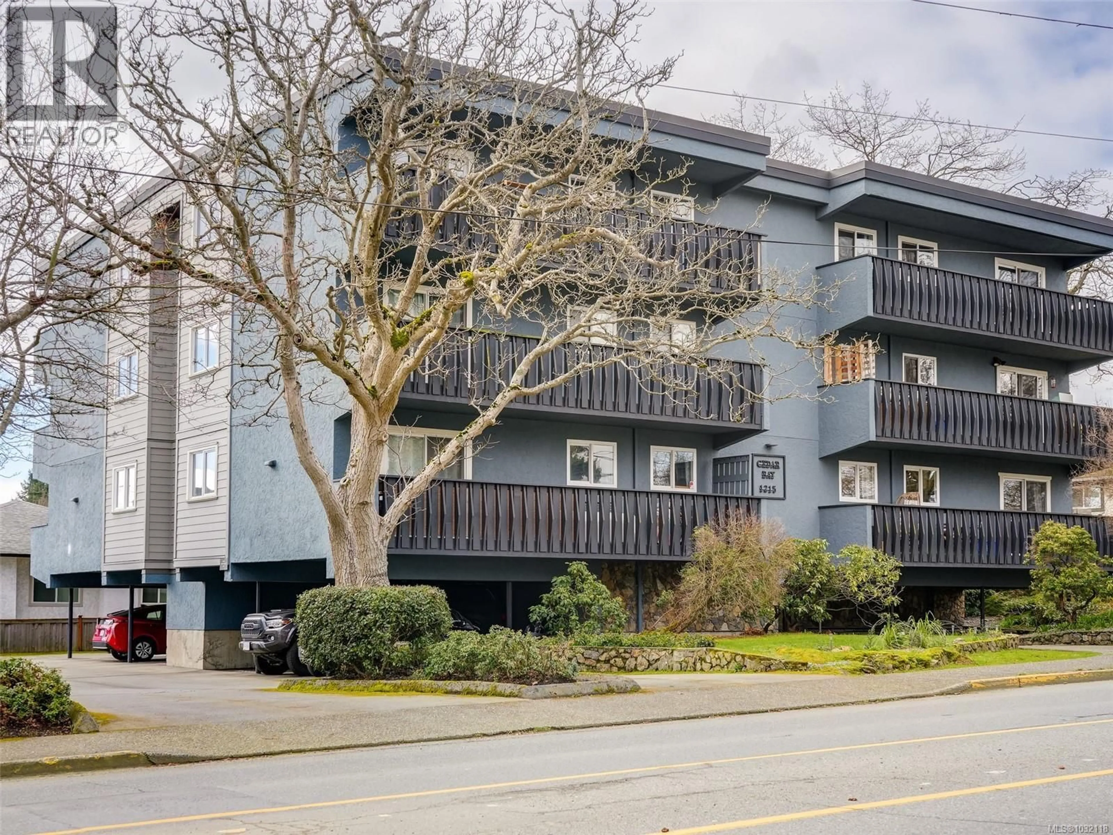 A pic from outside/outdoor area/front of a property/back of a property/a pic from drone, unknown for 201 - 1215 BAY STREET, Victoria British Columbia V8T1S7