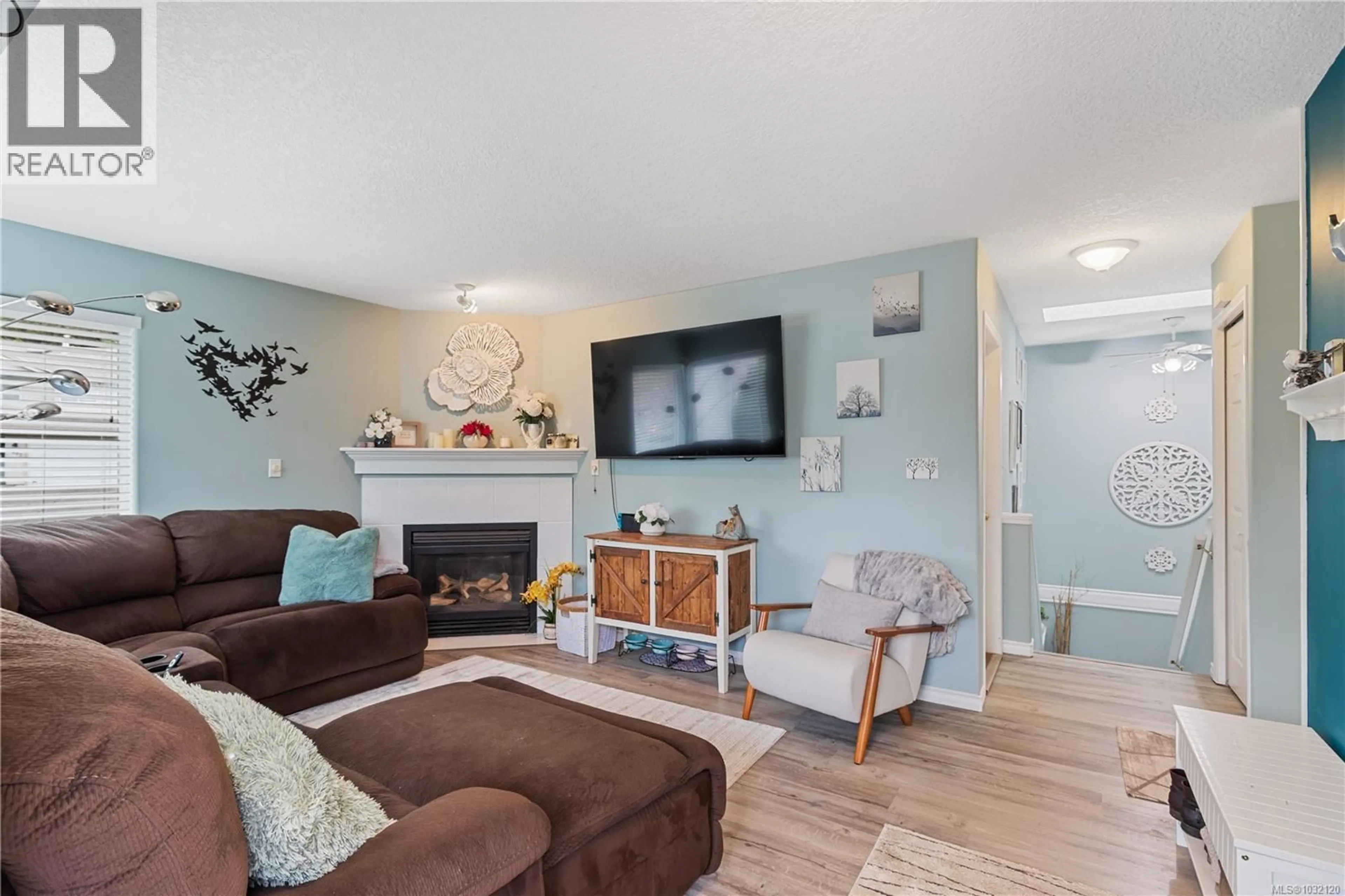 Living room with furniture, wood/laminate floor for 4895 FAIRBROOK CRESCENT, Nanaimo British Columbia V9T6L6