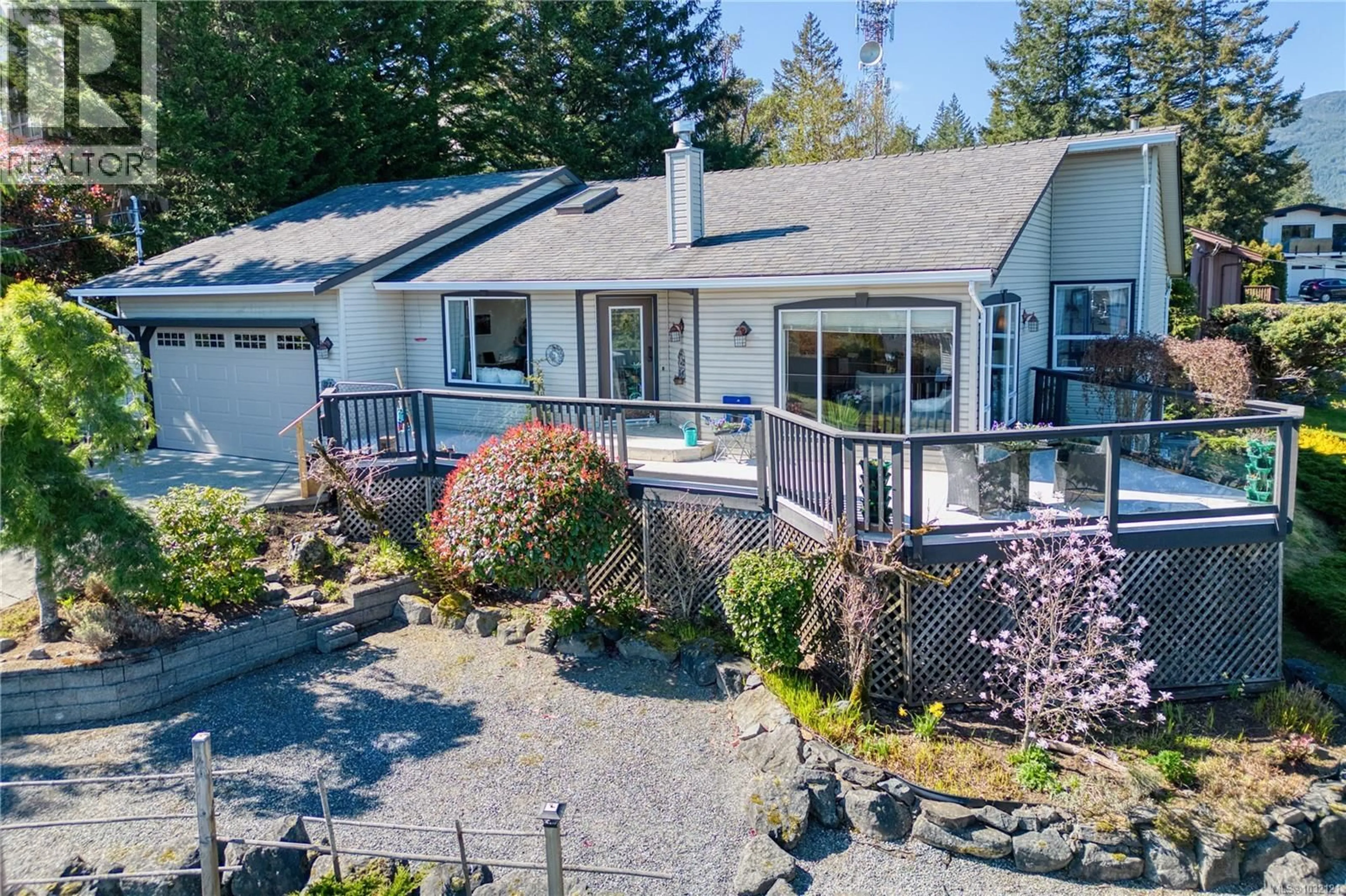 A pic from outside/outdoor area/front of a property/back of a property/a pic from drone, unknown for 1277 SELKIRK DRIVE, Nanaimo British Columbia V9R5Z5
