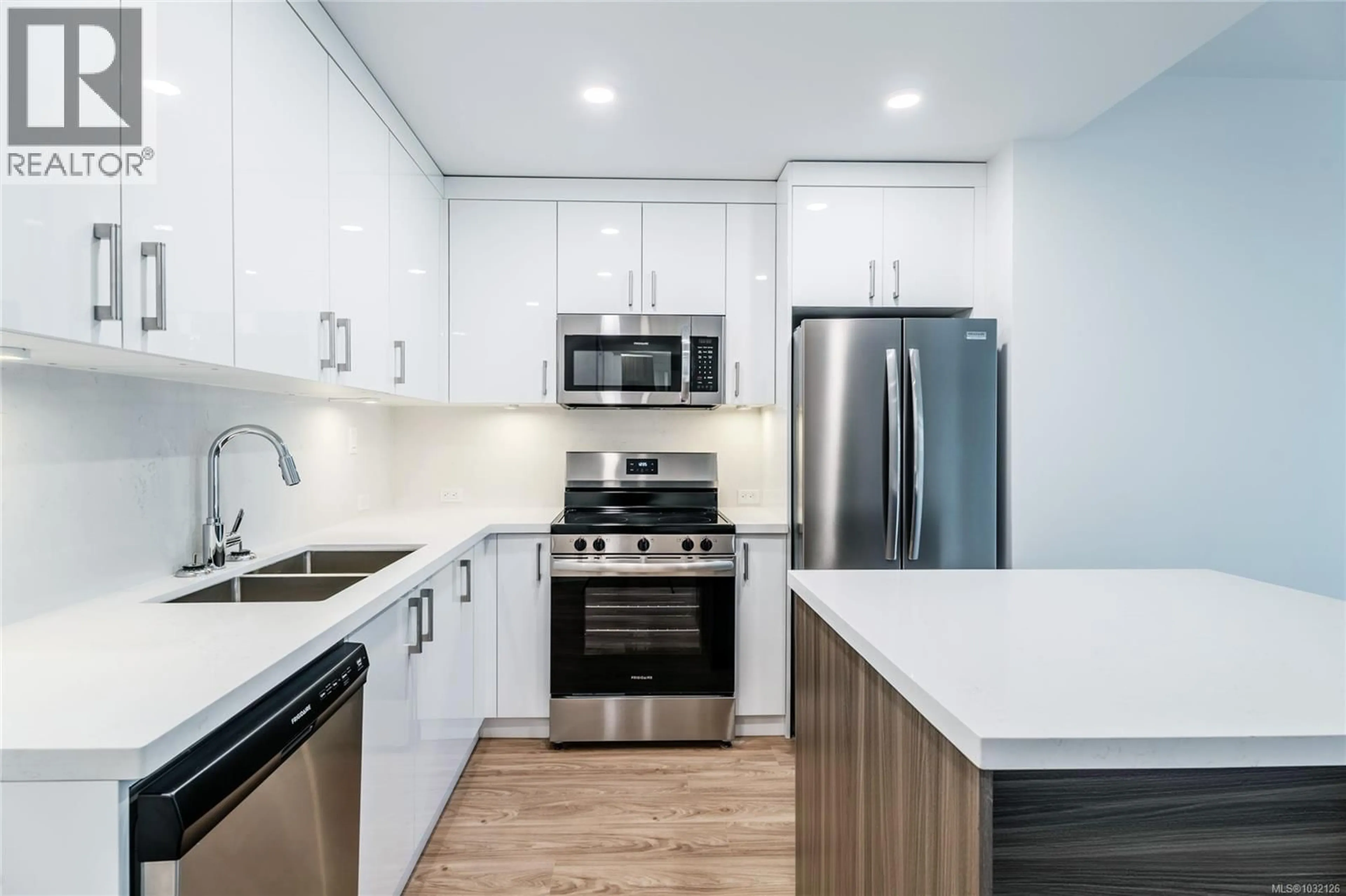 Standard kitchen, unknown for 407 - 6320 SENTINAL DRIVE, Nanaimo British Columbia V9V1W4