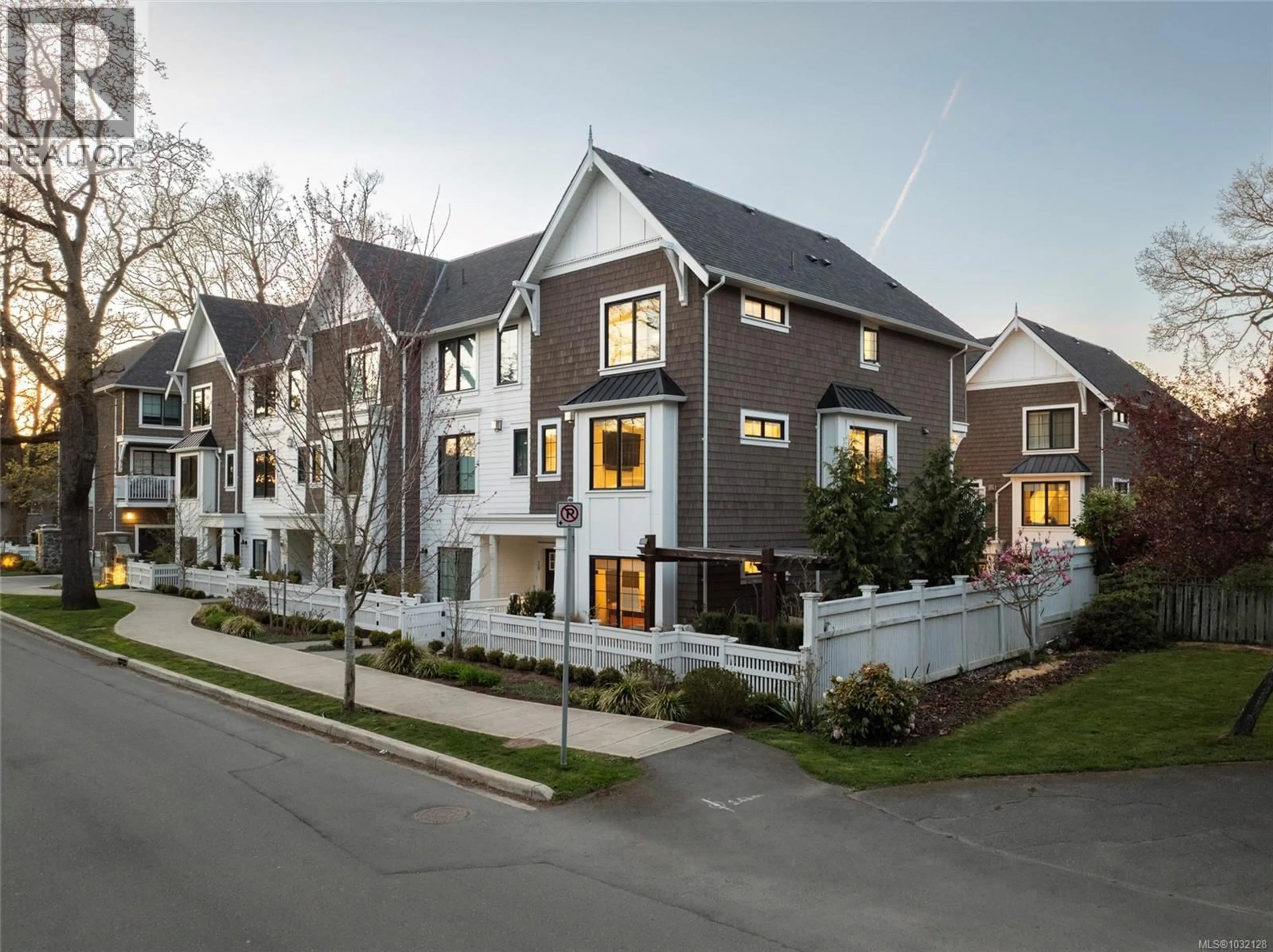 Unknown for 11 - 1810 KINGS ROAD, Saanich British Columbia V8R2P3