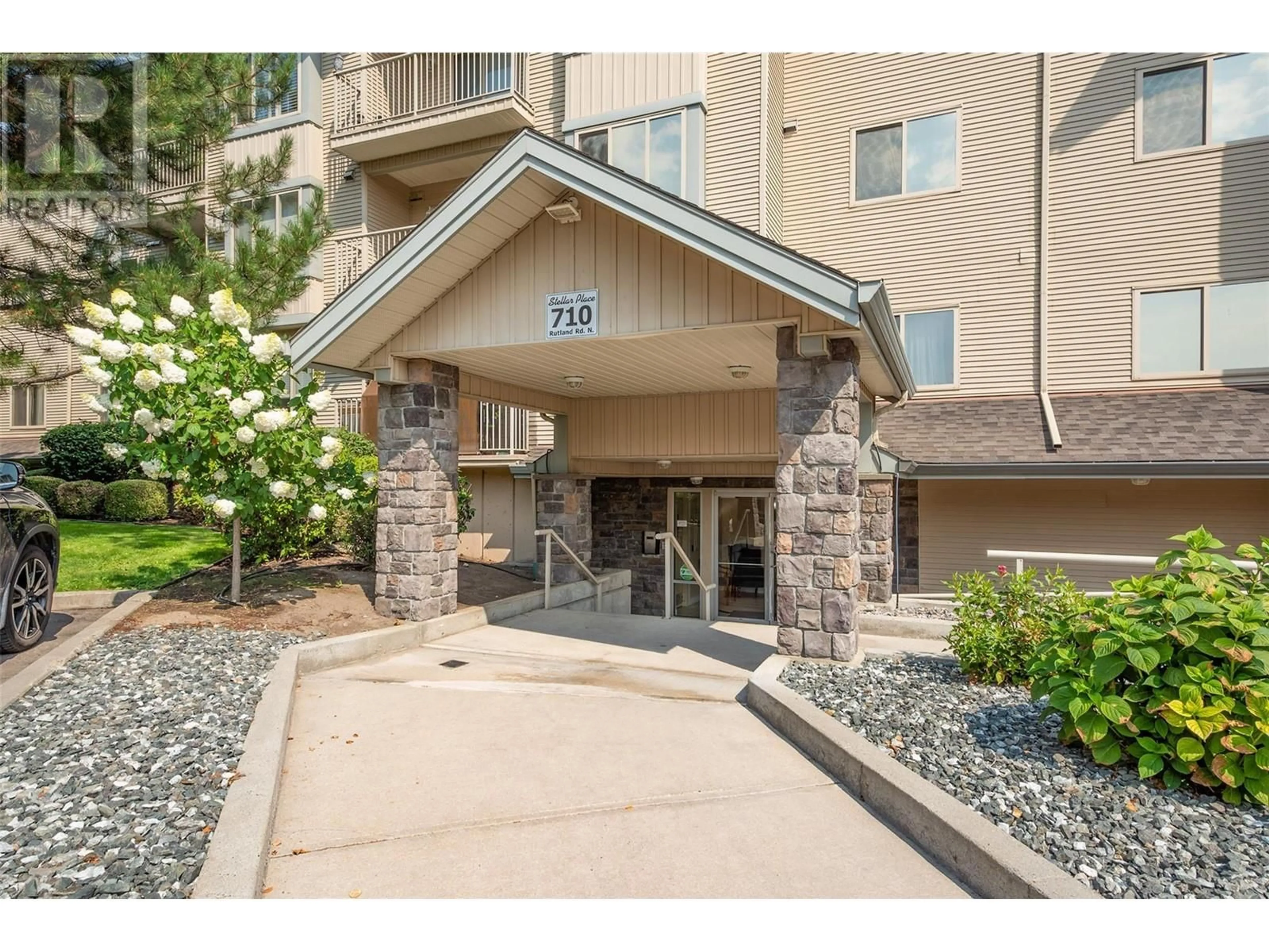 Indoor foyer for 710 Rutland Road N Unit# 108, Kelowna British Columbia V1X3B7