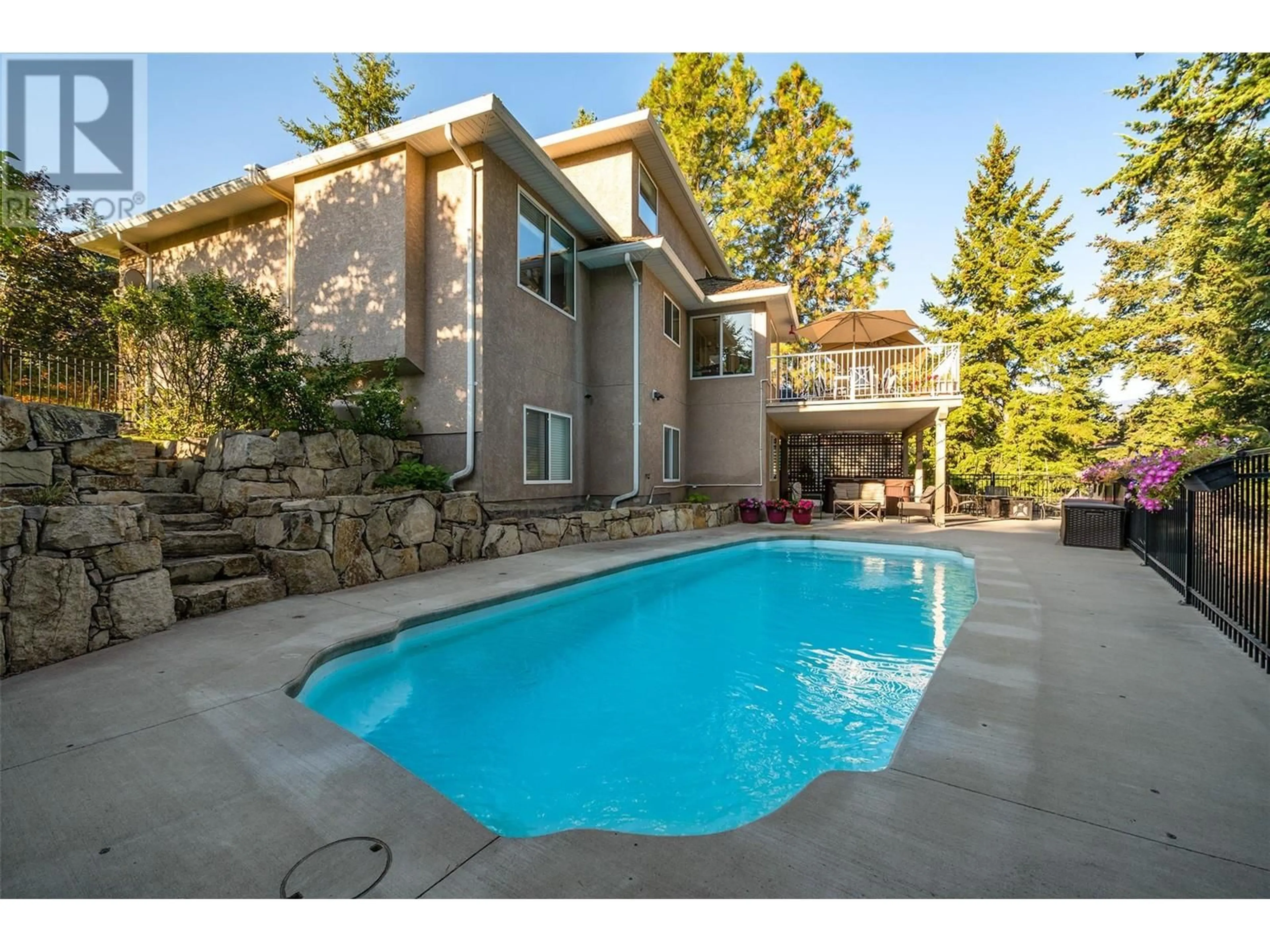 Indoor or outdoor pool for 251 Highgate Court, Kelowna British Columbia V1V1N2