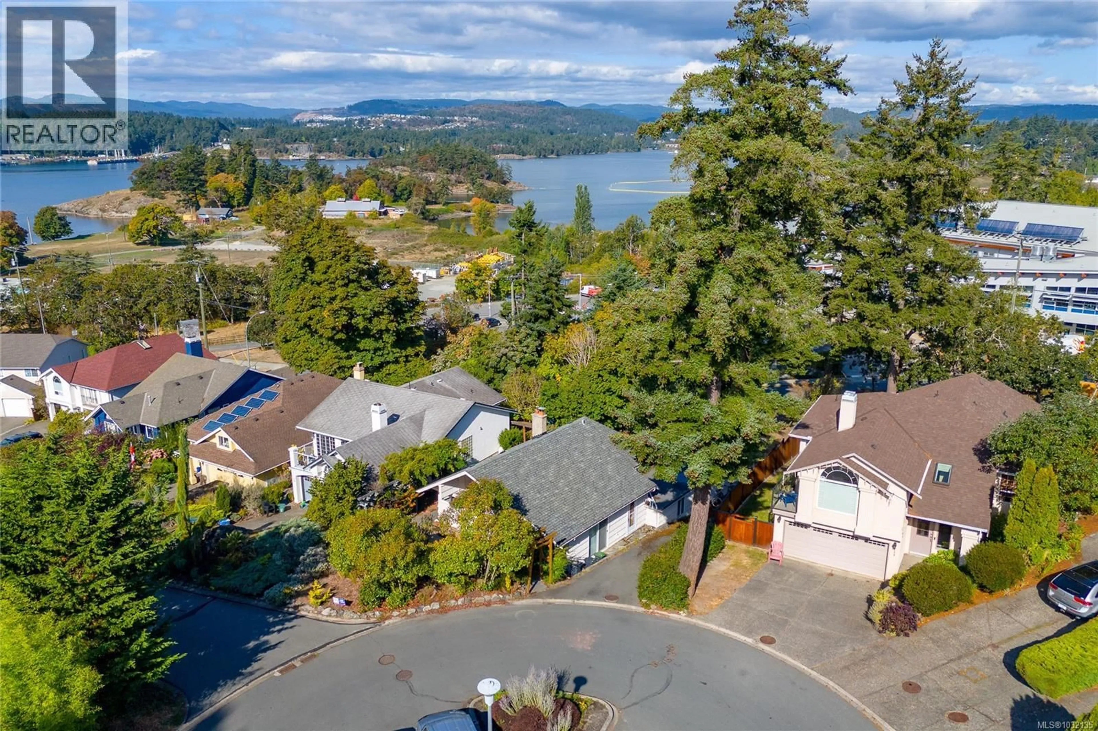 A pic from outside/outdoor area/front of a property/back of a property/a pic from drone, water/lake/river/ocean view for 715 LUSCOMBE PLACE, Esquimalt British Columbia V9A7L6