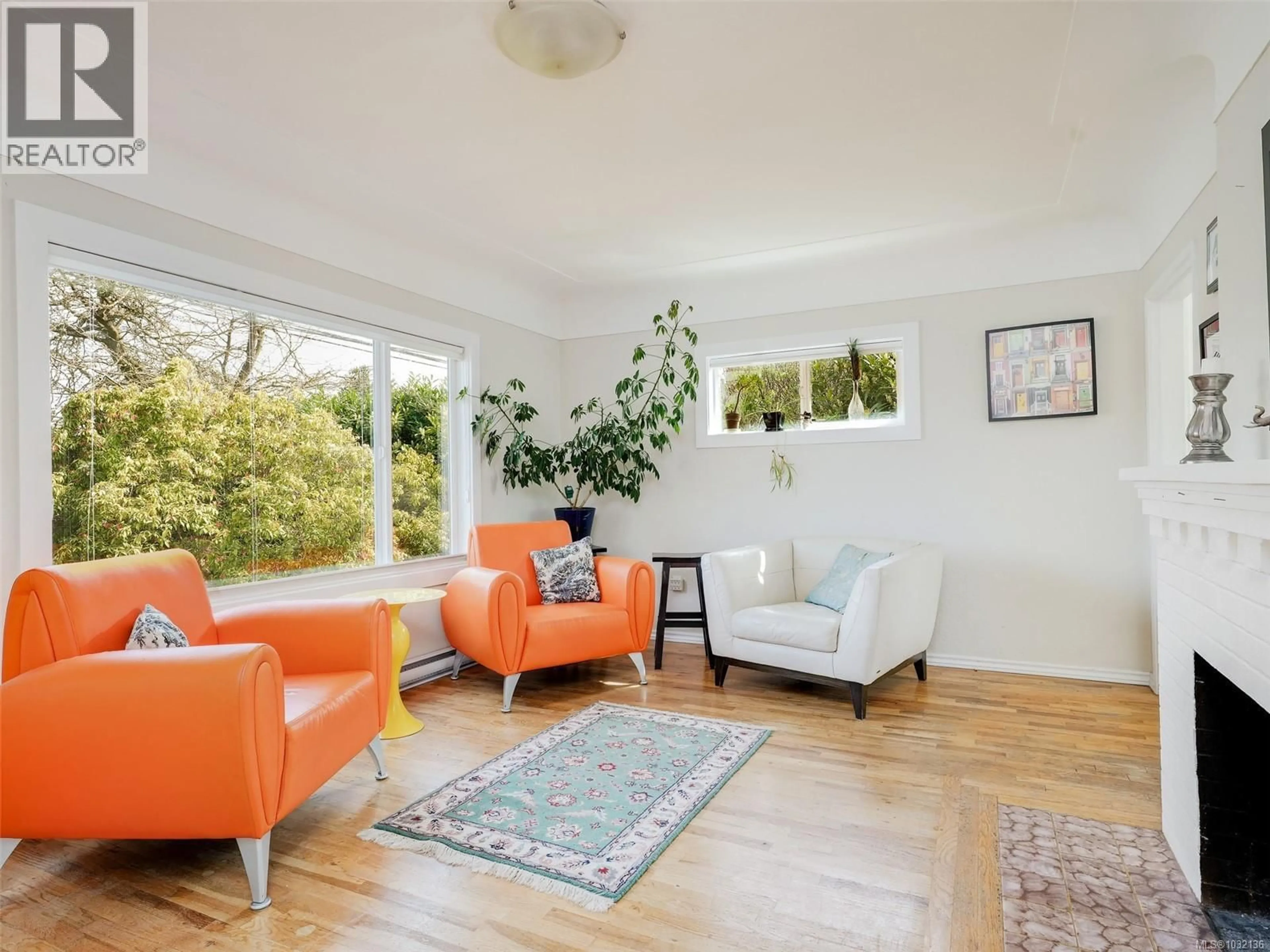 Living room with furniture, unknown for 2430 FOUL BAY ROAD, Saanich British Columbia V8R5A9