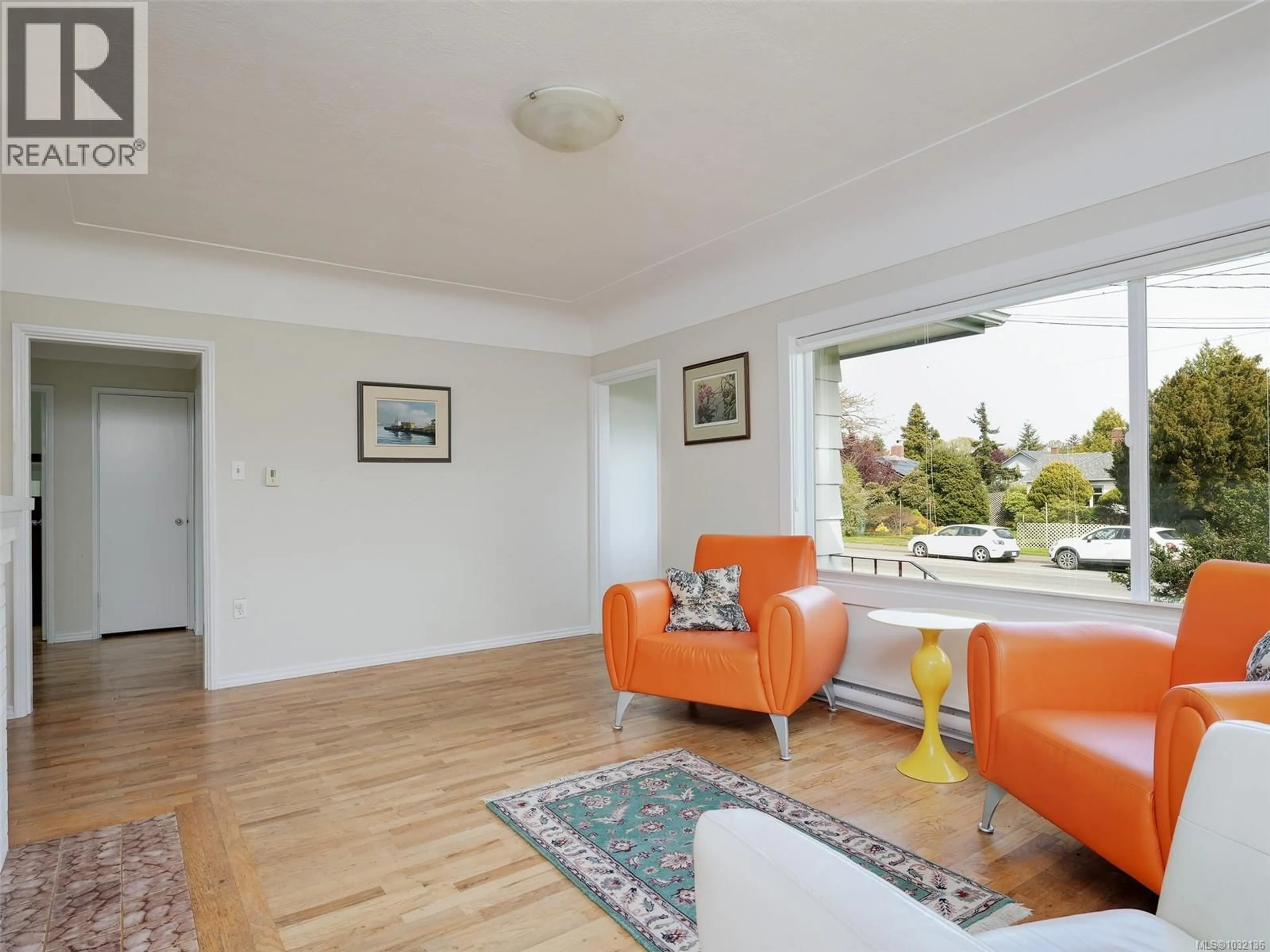 Living room with furniture, unknown for 2430 FOUL BAY ROAD, Saanich British Columbia V8R5A9