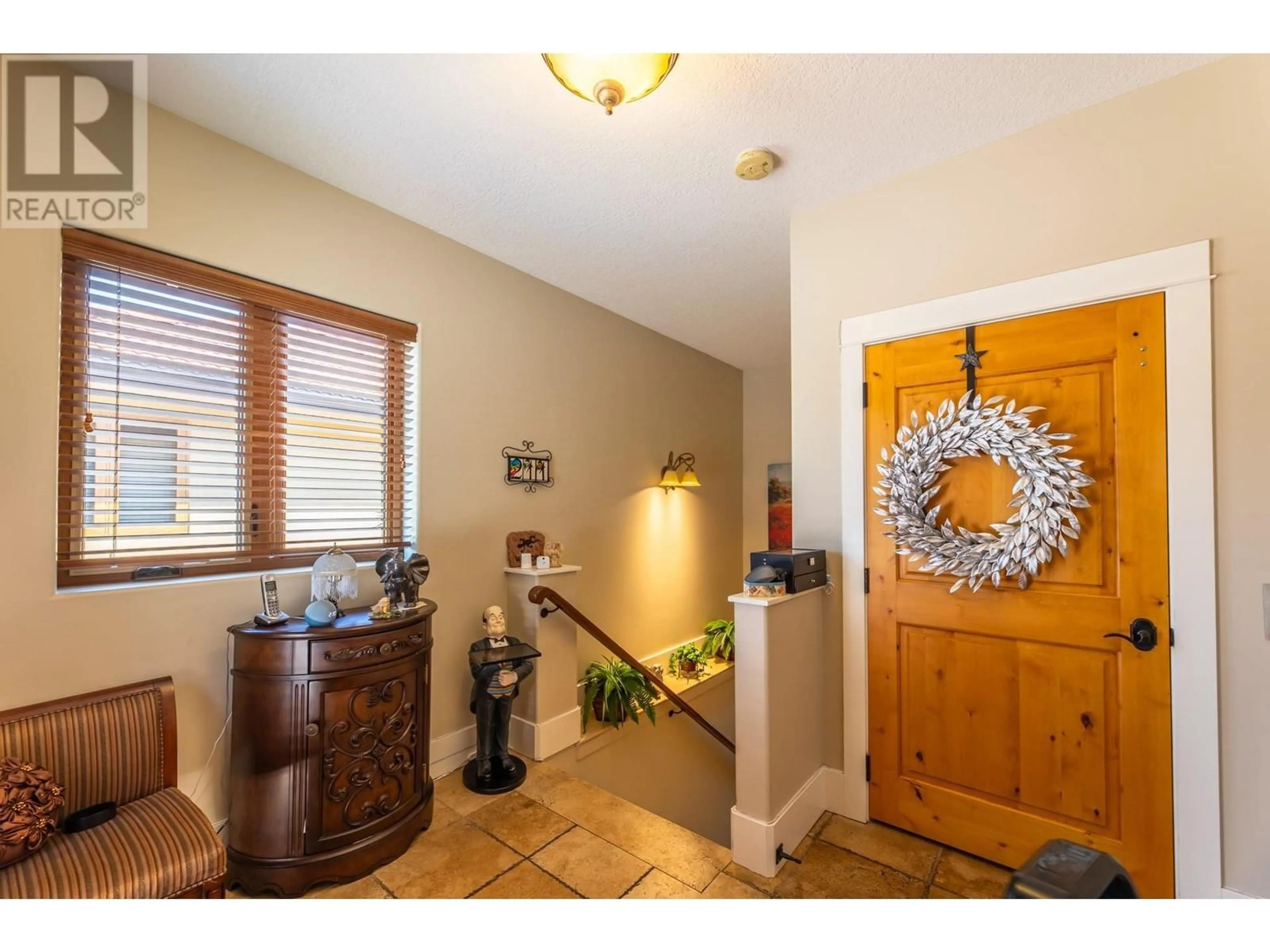 Indoor entryway for 211 - 14419 DOWNTON AVENUE, Summerland British Columbia V0H1Z1