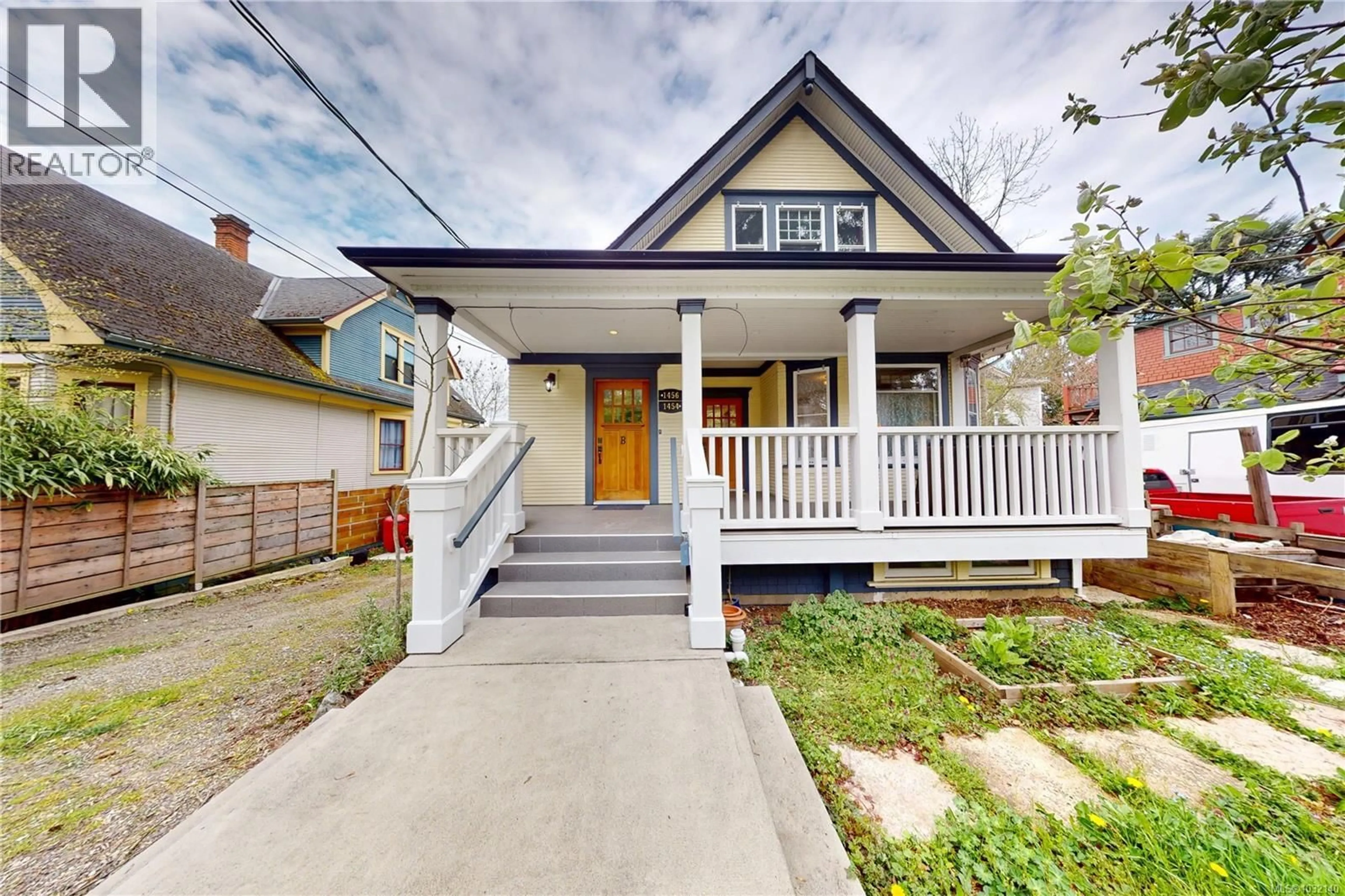 Home with vinyl exterior material, street for 1454/1456 BEGBIE STREET, Victoria British Columbia V8R1K7