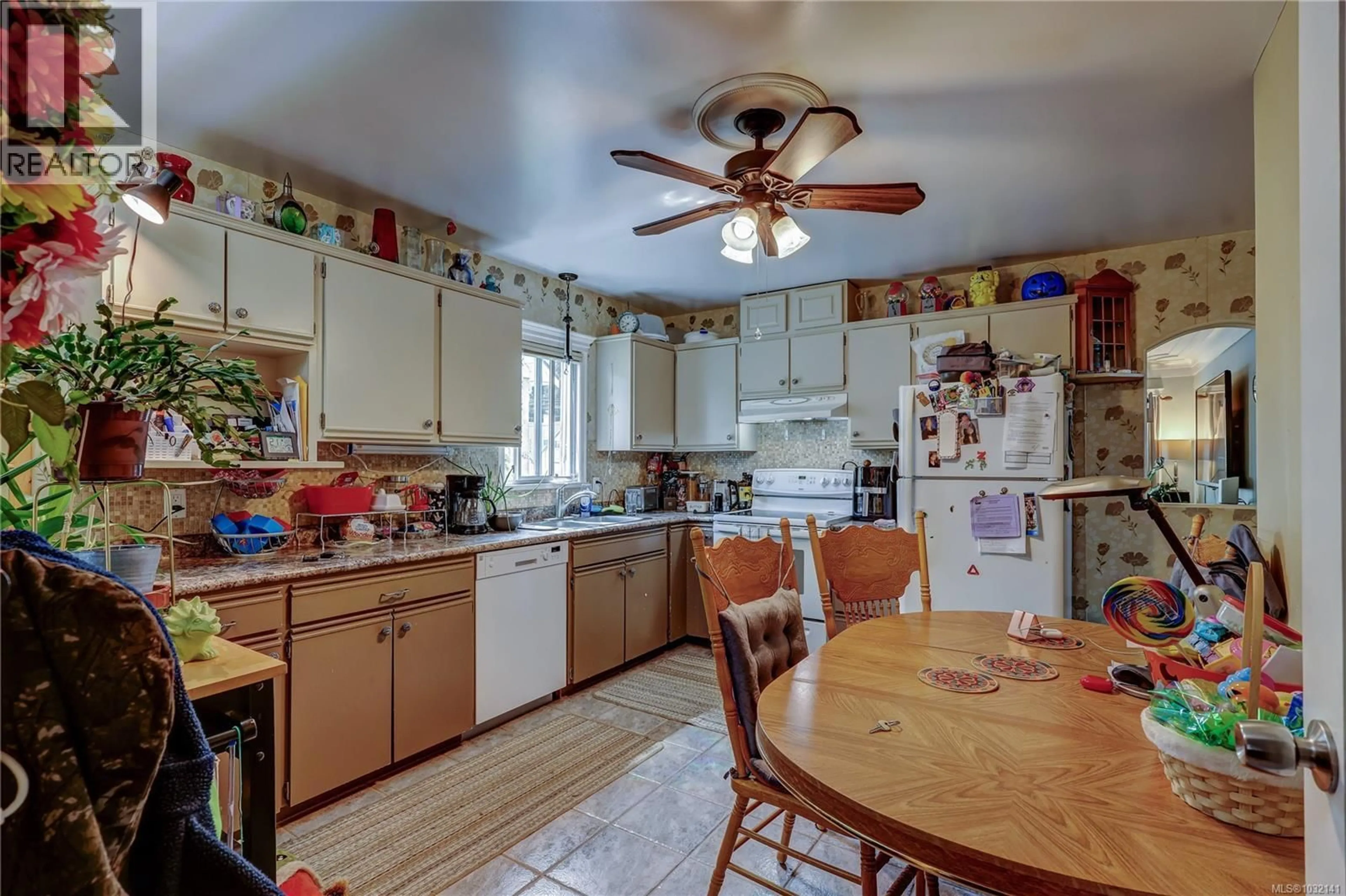 Standard kitchen, ceramic/tile floor for 3531 12TH AVENUE, Port Alberni British Columbia V9Y4Z9