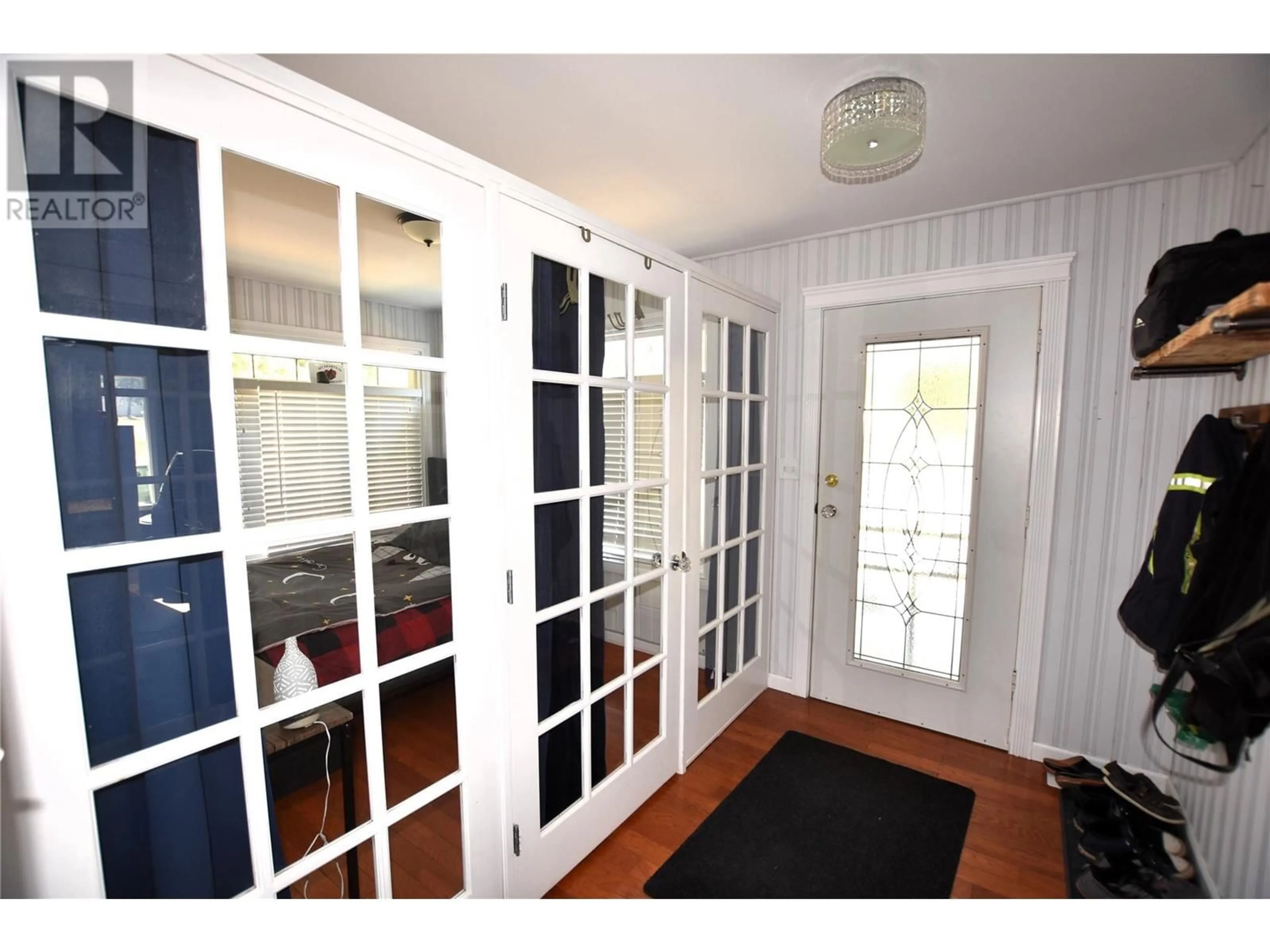 Indoor entryway for 404 HUMMINGBIRD AVENUE, Vernon British Columbia V1H2A1