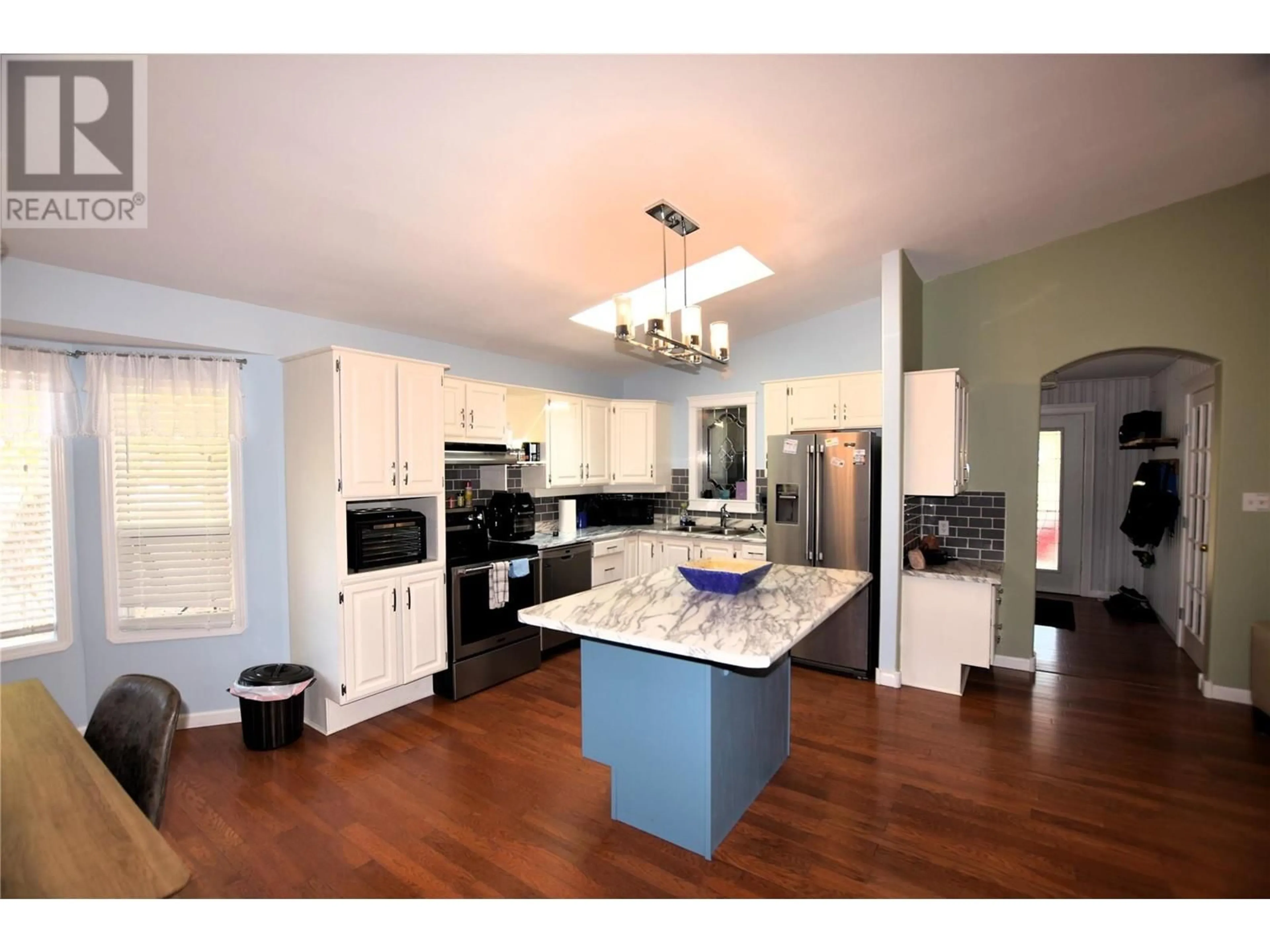 Open concept kitchen, unknown for 404 HUMMINGBIRD AVENUE, Vernon British Columbia V1H2A1