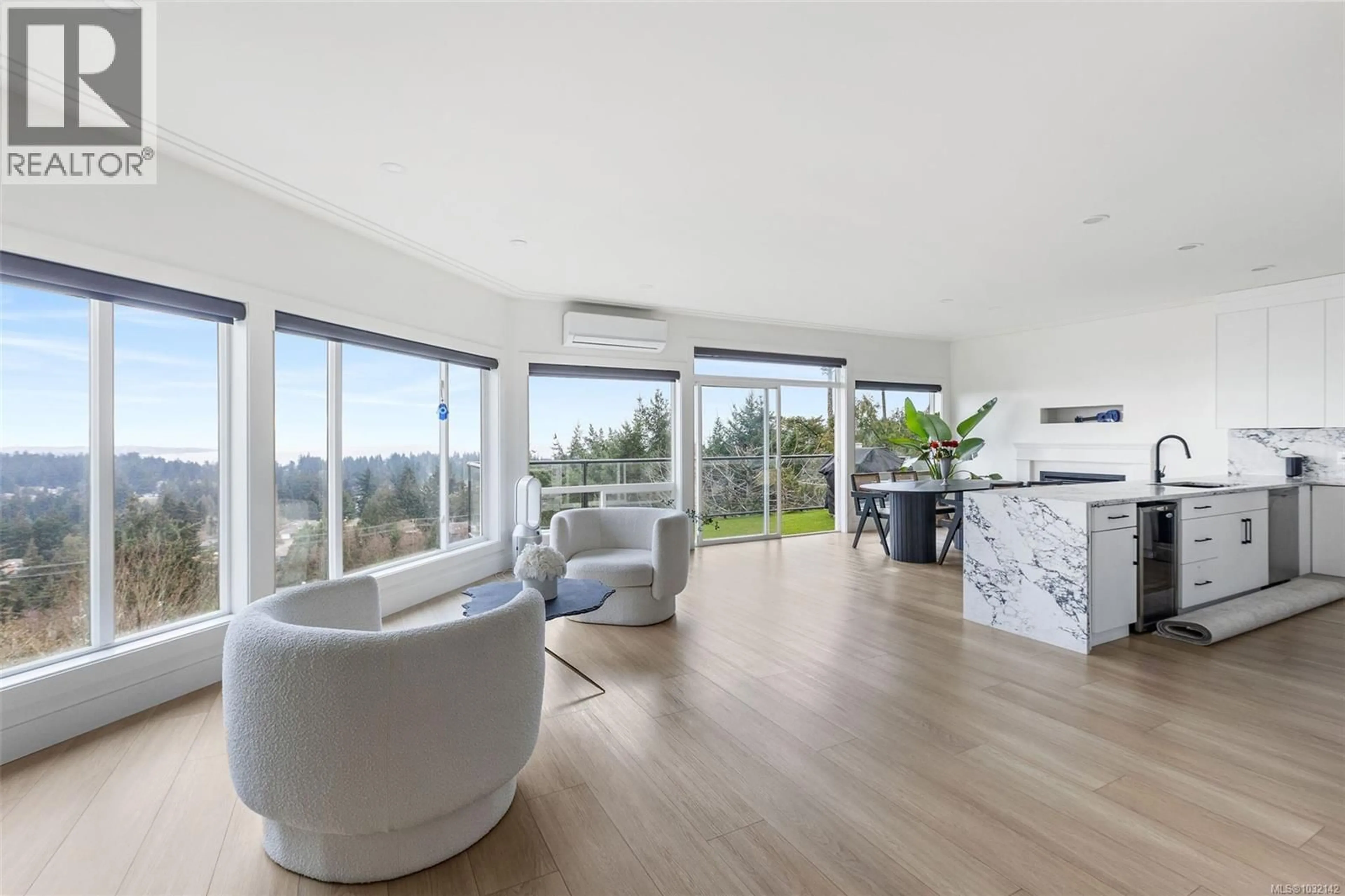 Living room with furniture, unknown for 3346 RAVENWOOD ROAD, Colwood British Columbia V9C2X4