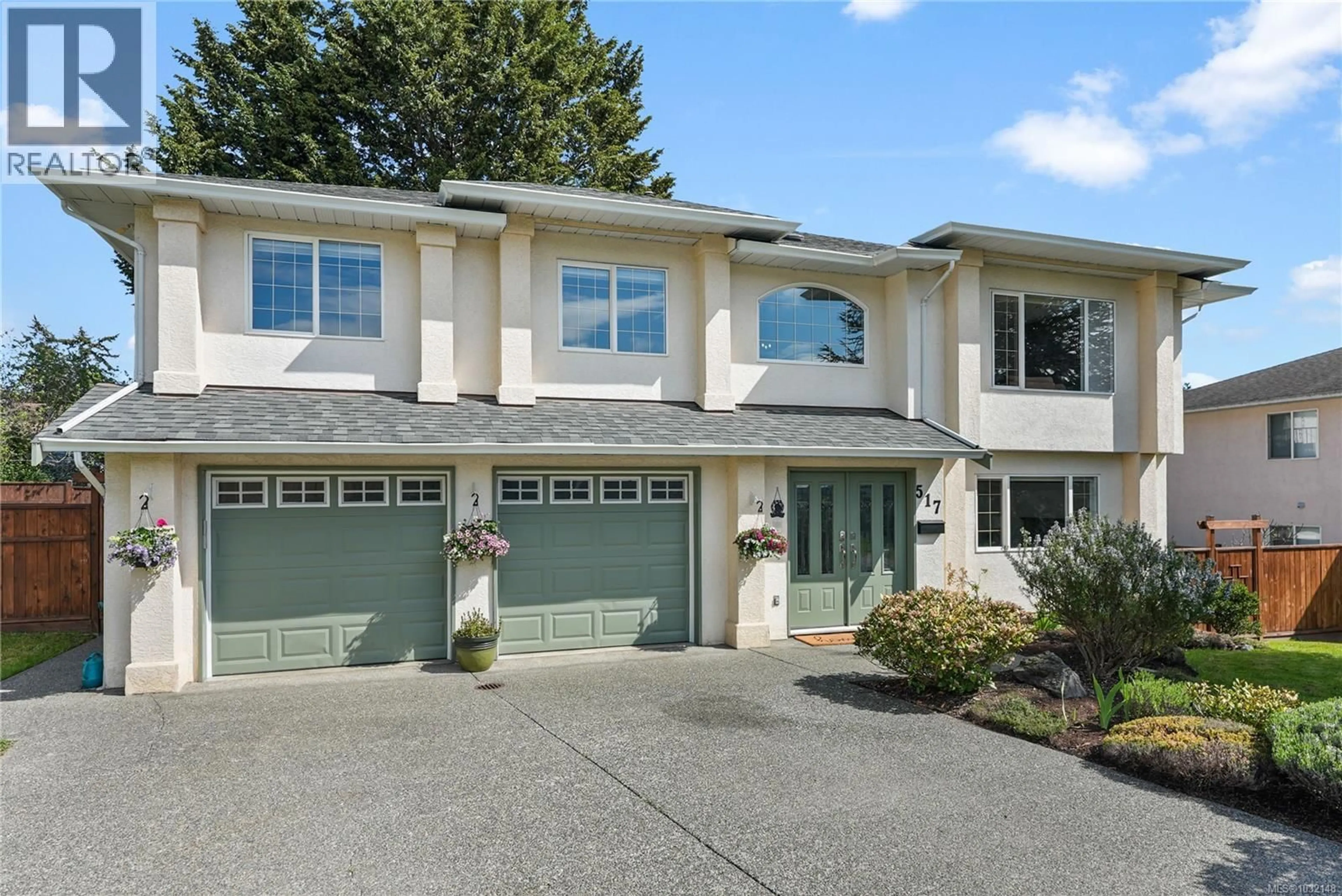 Home with vinyl exterior material, street for 517 PAMELA PLACE, Saanich British Columbia V8Z4H2