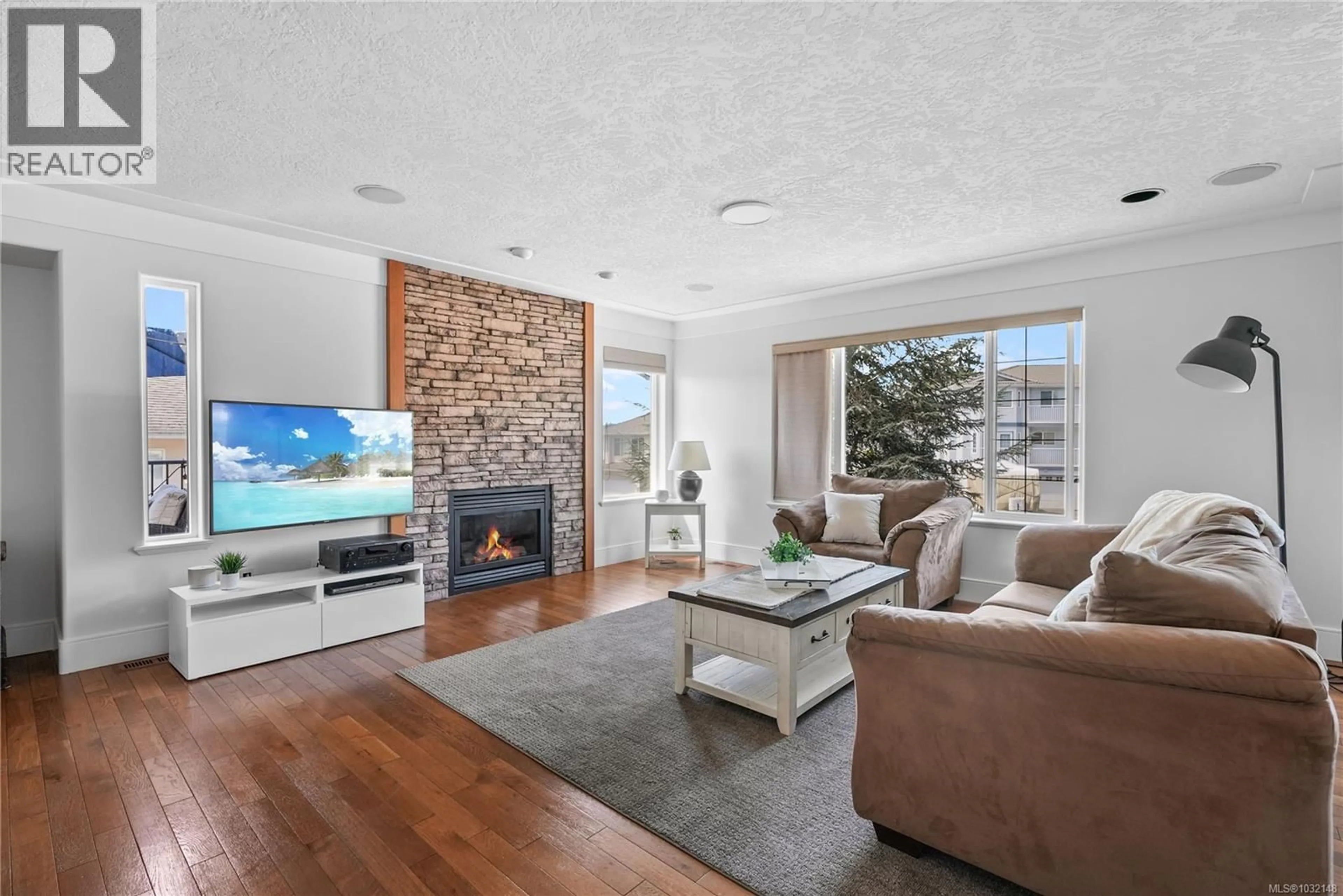Living room with furniture, unknown for 517 PAMELA PLACE, Saanich British Columbia V8Z4H2