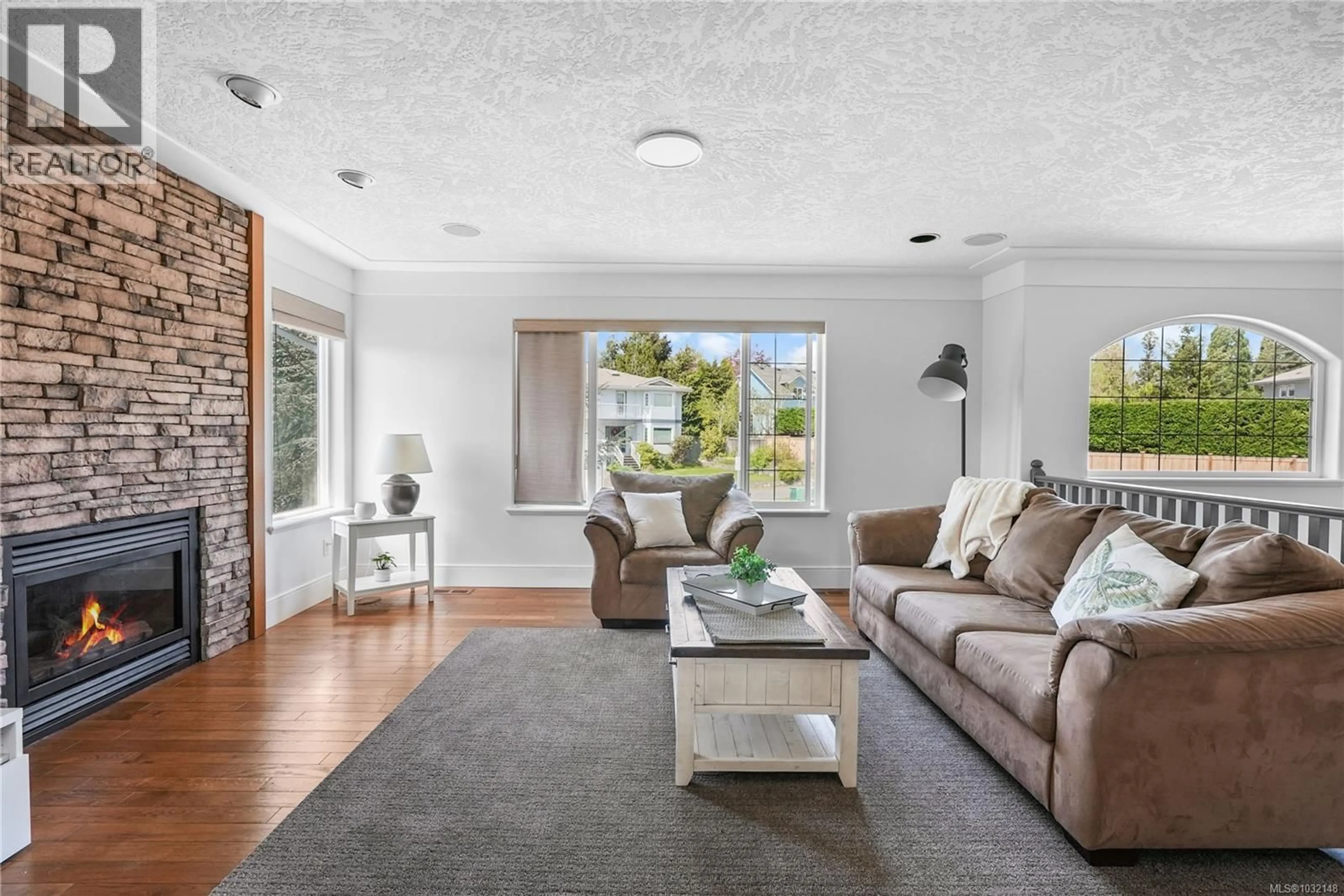 Living room with furniture, unknown for 517 PAMELA PLACE, Saanich British Columbia V8Z4H2