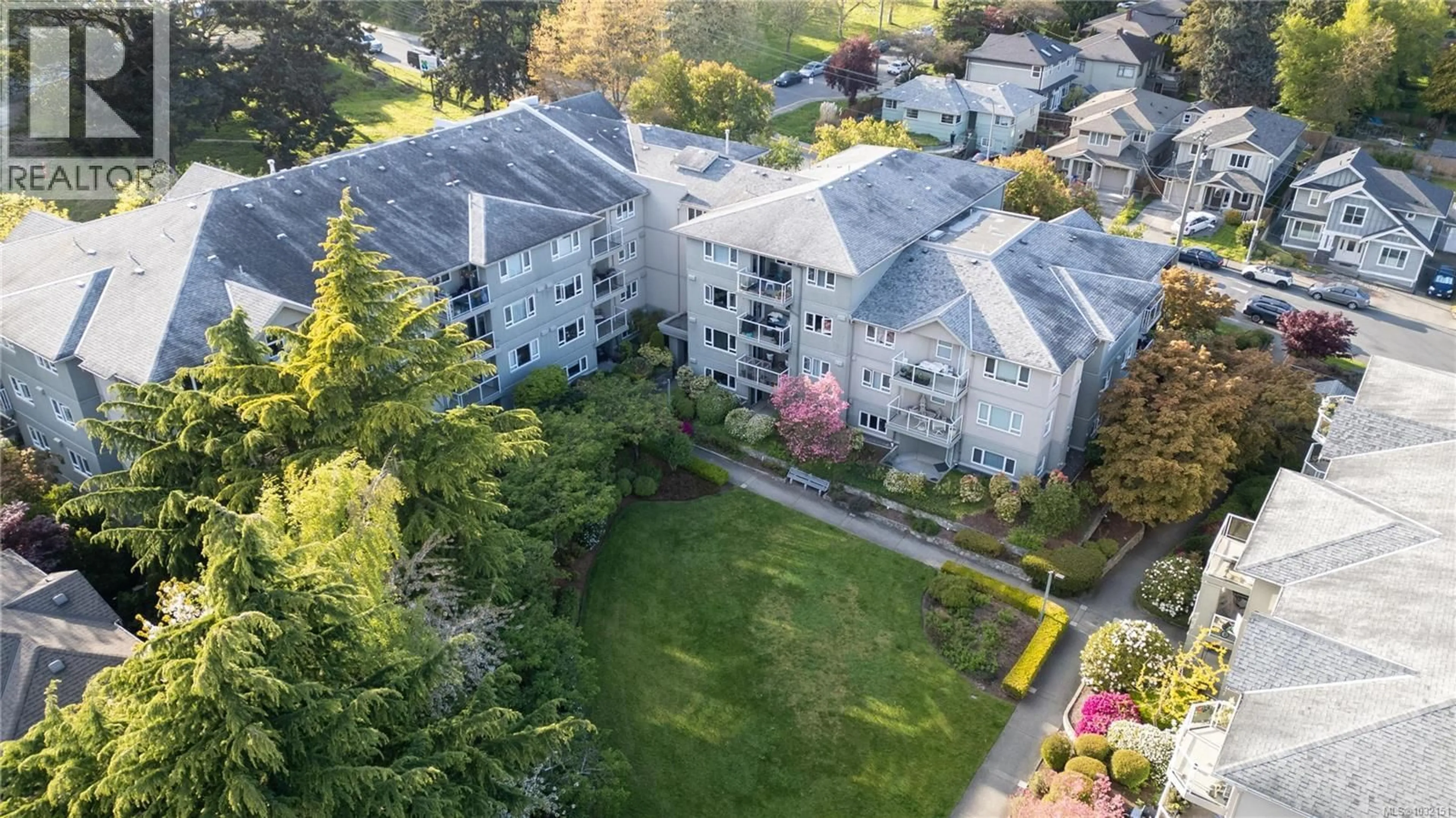 A pic from outside/outdoor area/front of a property/back of a property/a pic from drone, unknown for 103 - 951 TOPAZ AVENUE, Victoria British Columbia V8T2M2
