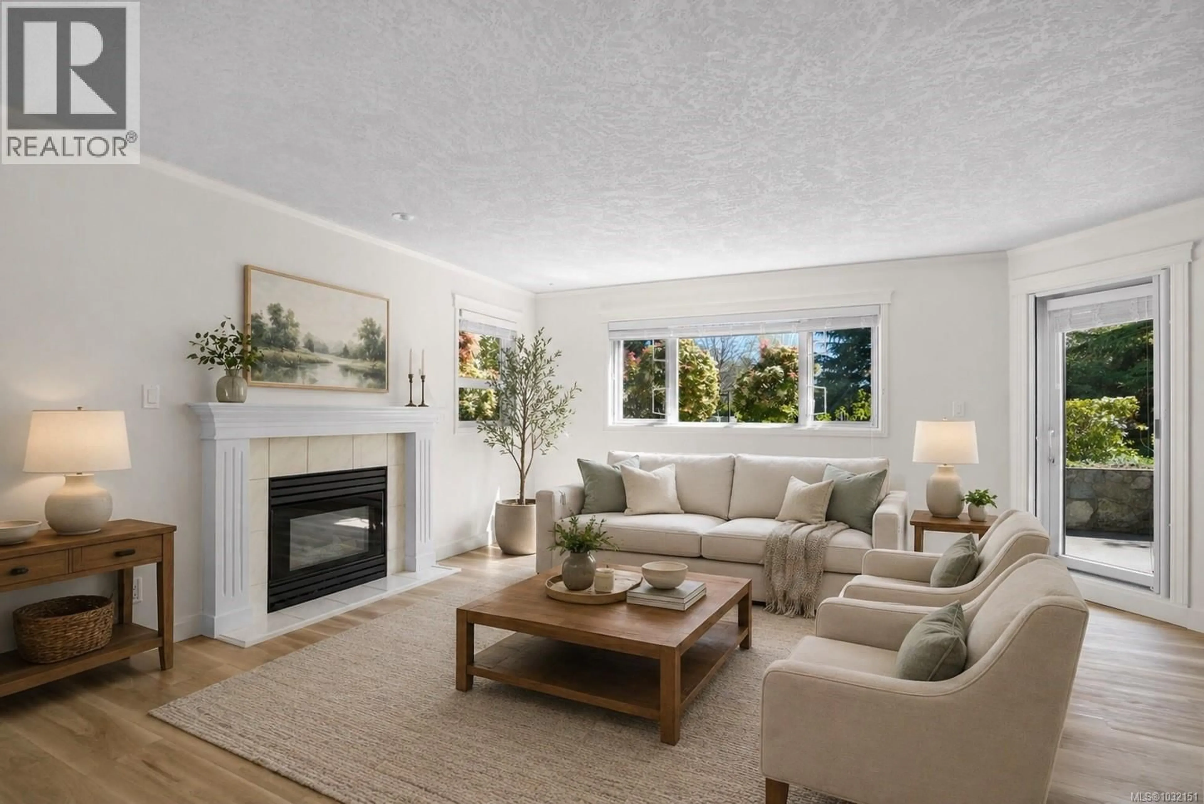 Living room with furniture, unknown for 103 - 951 TOPAZ AVENUE, Victoria British Columbia V8T2M2