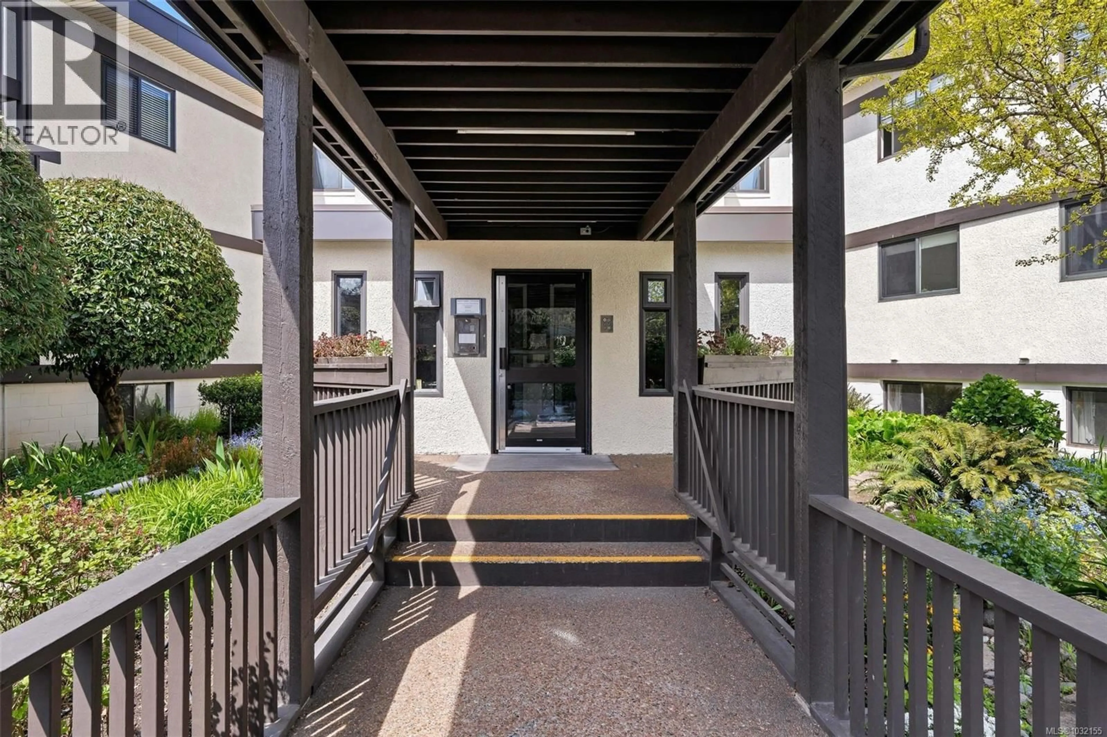 Unknown for 109 - 1975 LEE AVENUE, Victoria British Columbia V8R4W9