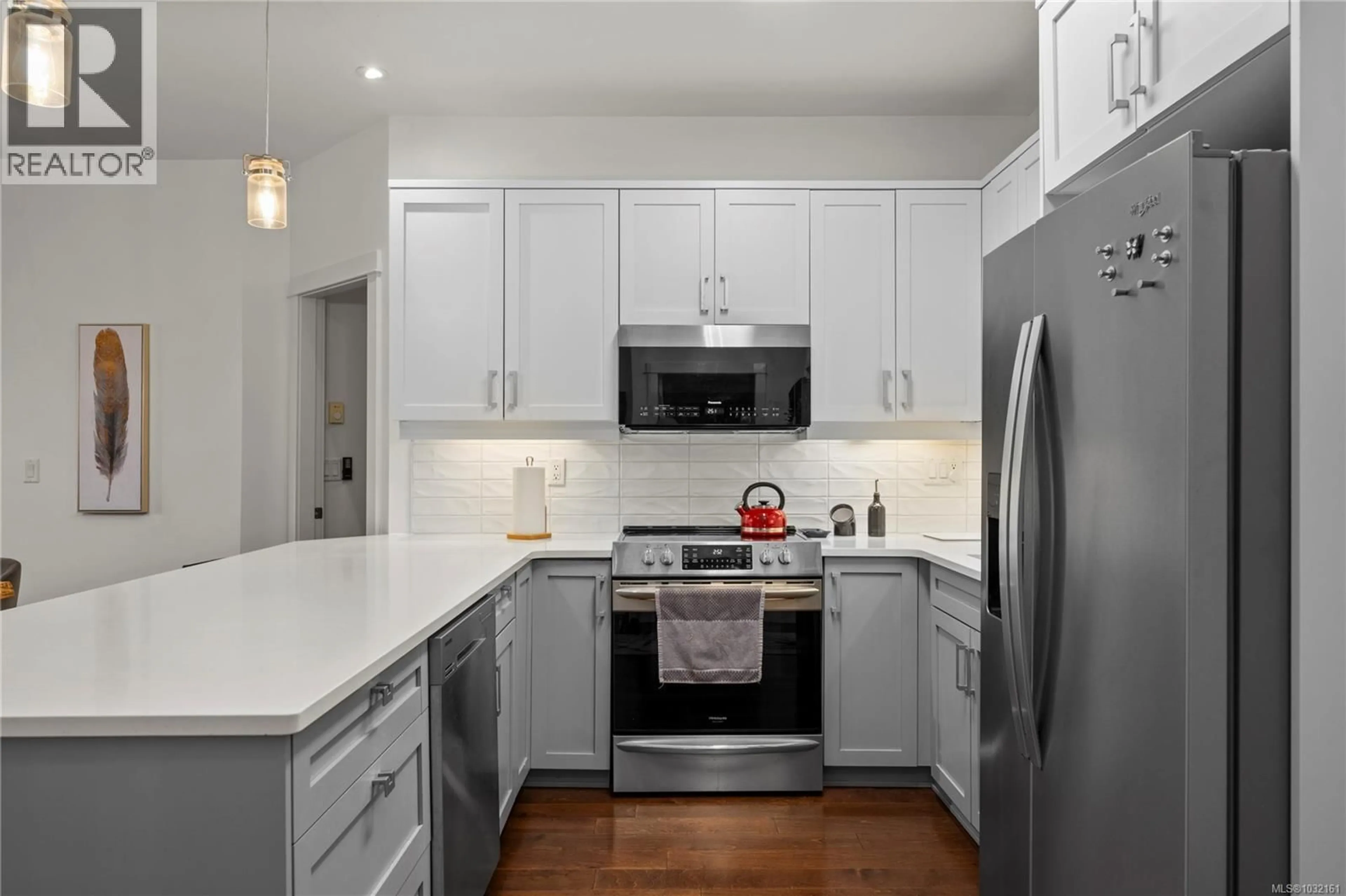 Contemporary kitchen, unknown for 109 - 6310 MCROBB AVENUE, Nanaimo British Columbia V9V1W8