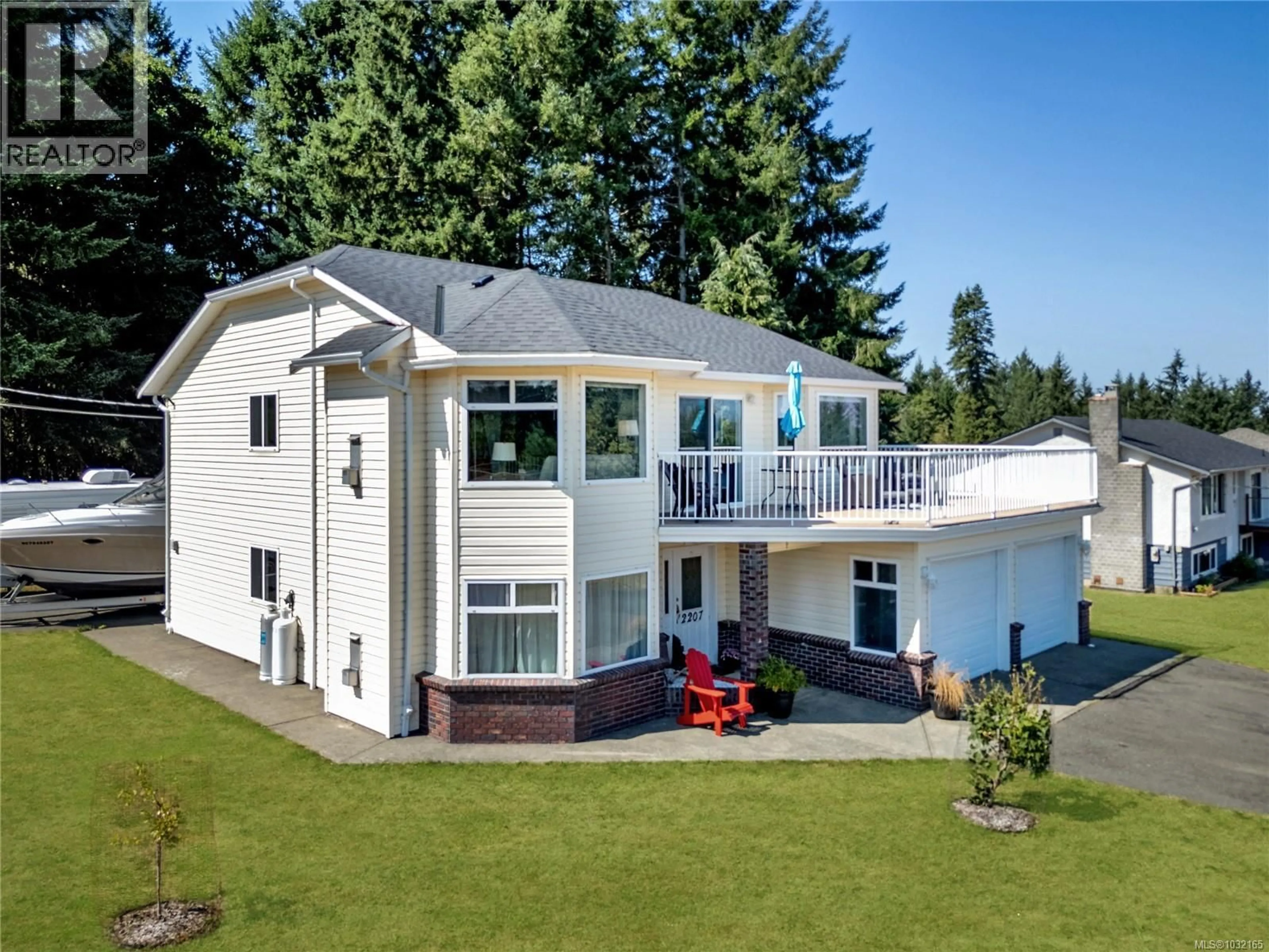 Home with vinyl exterior material, unknown for 2207 JUNE ROAD, Courtenay British Columbia V9J1X9