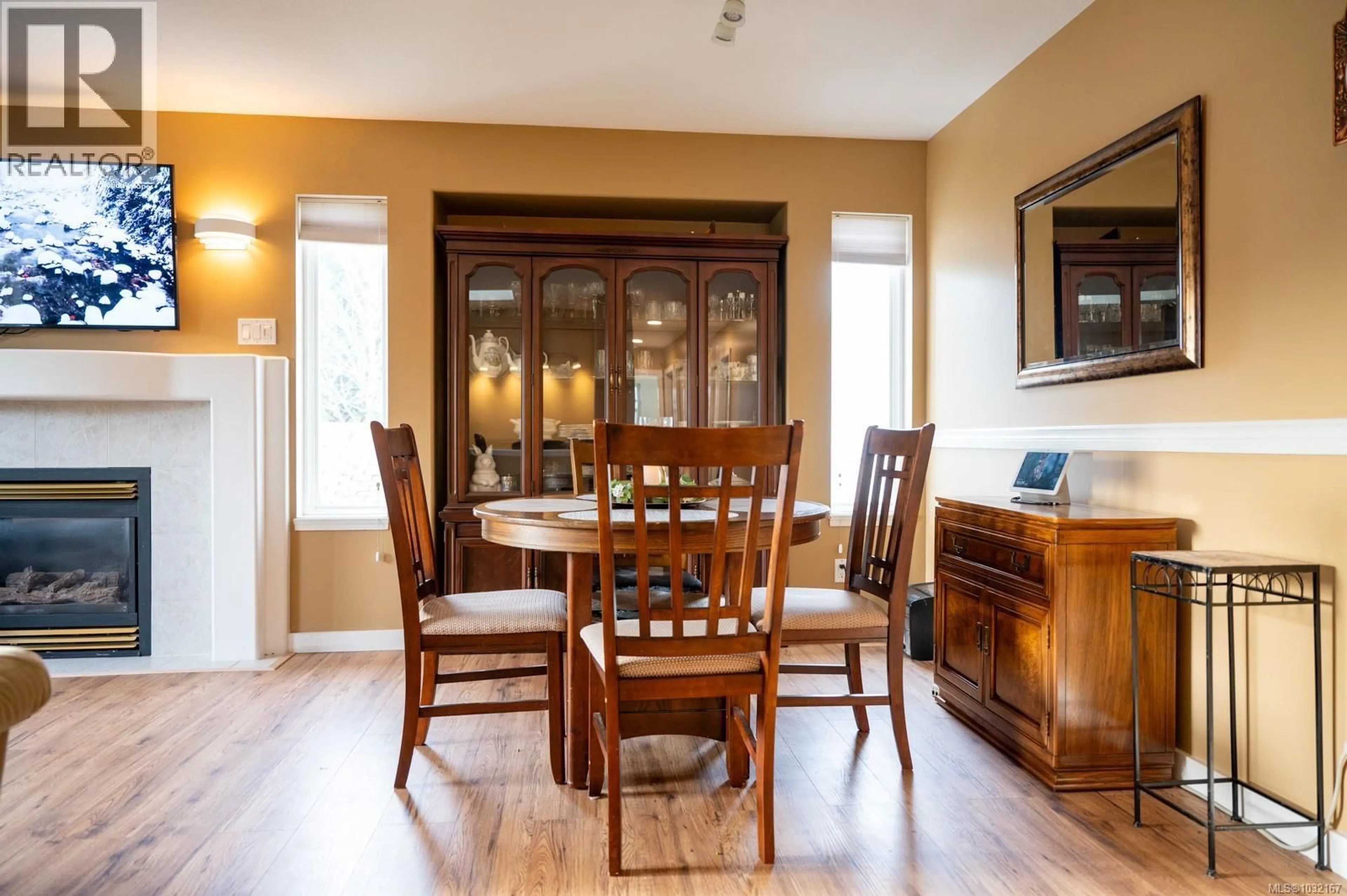 Dining room, wood/laminate floor for 6614 EVEREST DRIVE, Nanaimo British Columbia V9T6H6
