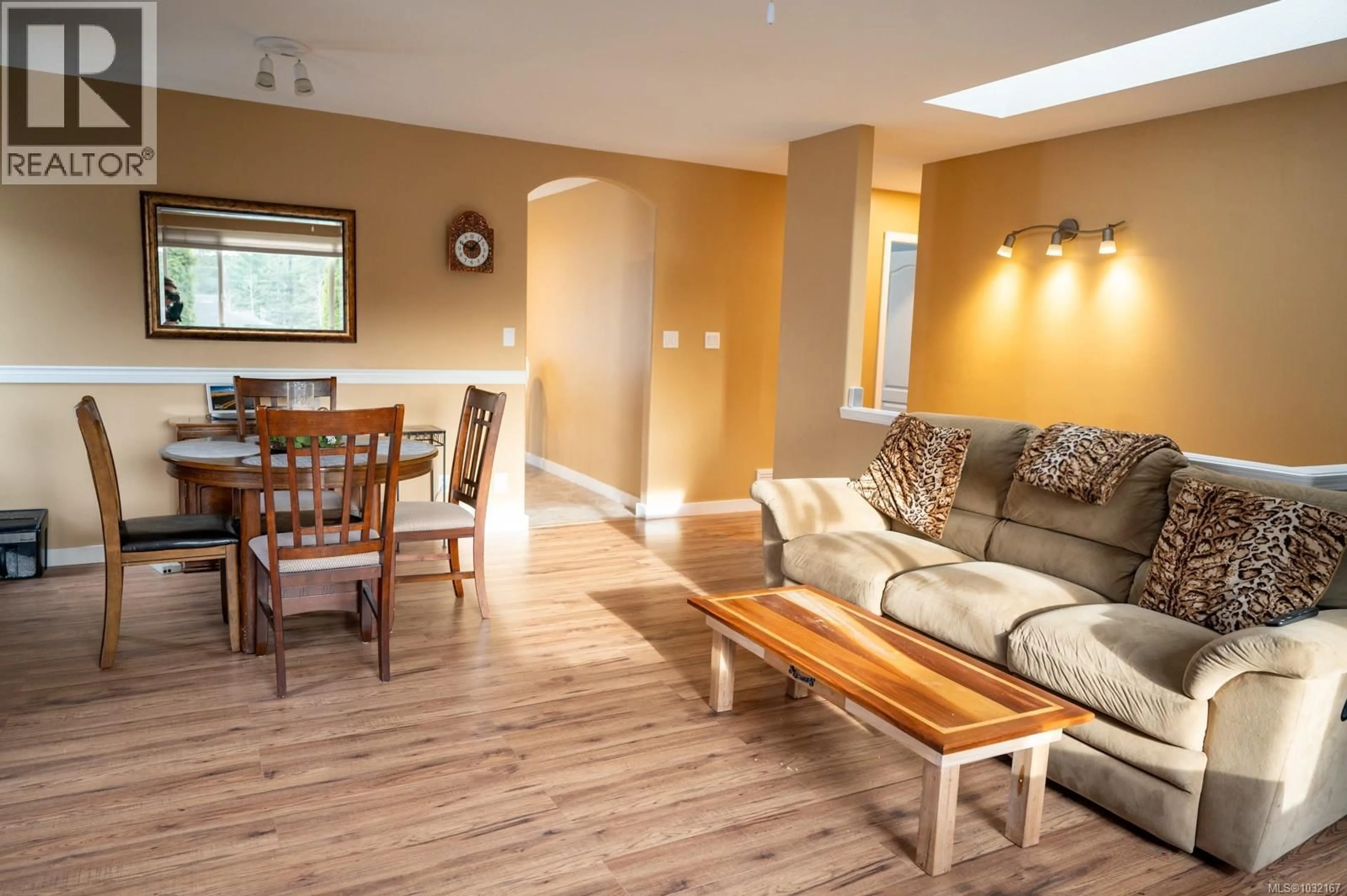 Living room with furniture, wood/laminate floor for 6614 EVEREST DRIVE, Nanaimo British Columbia V9T6H6