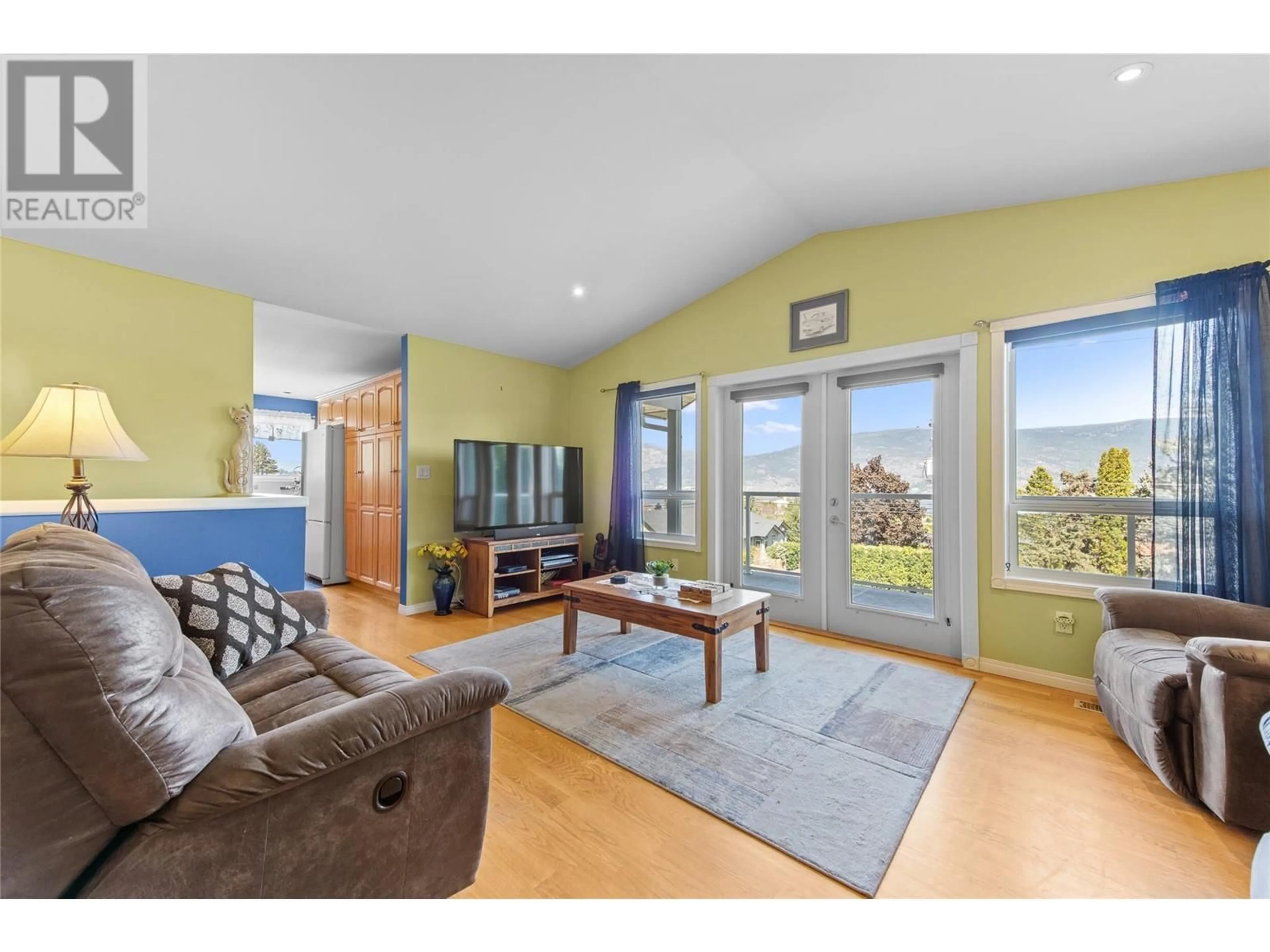 Living room, wood floors for 10812 GIANTS HEAD Road, Summerland British Columbia V0H1Z7