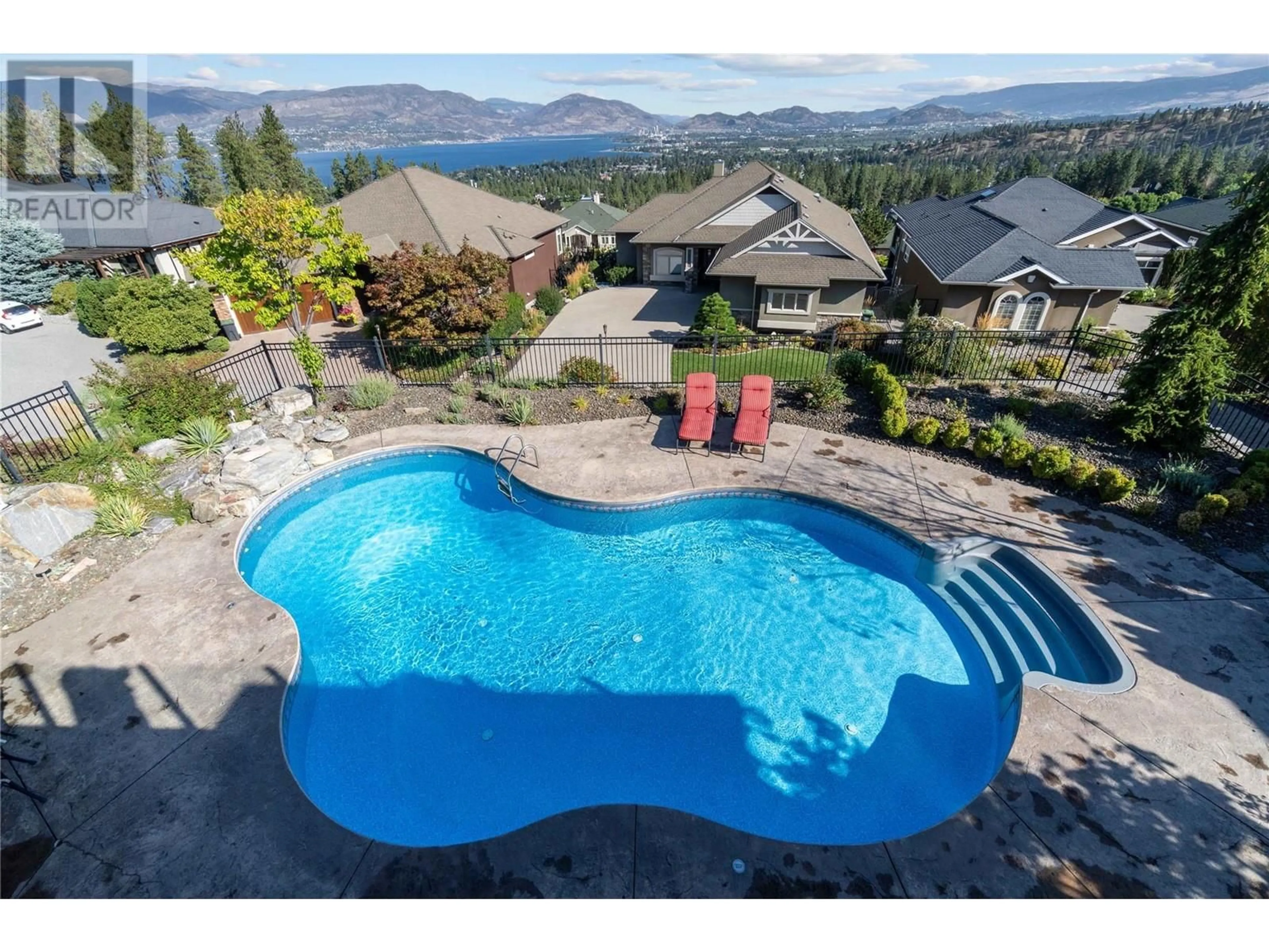 Indoor or outdoor pool for 620 Arbor View Drive, Kelowna British Columbia V1W4Z7