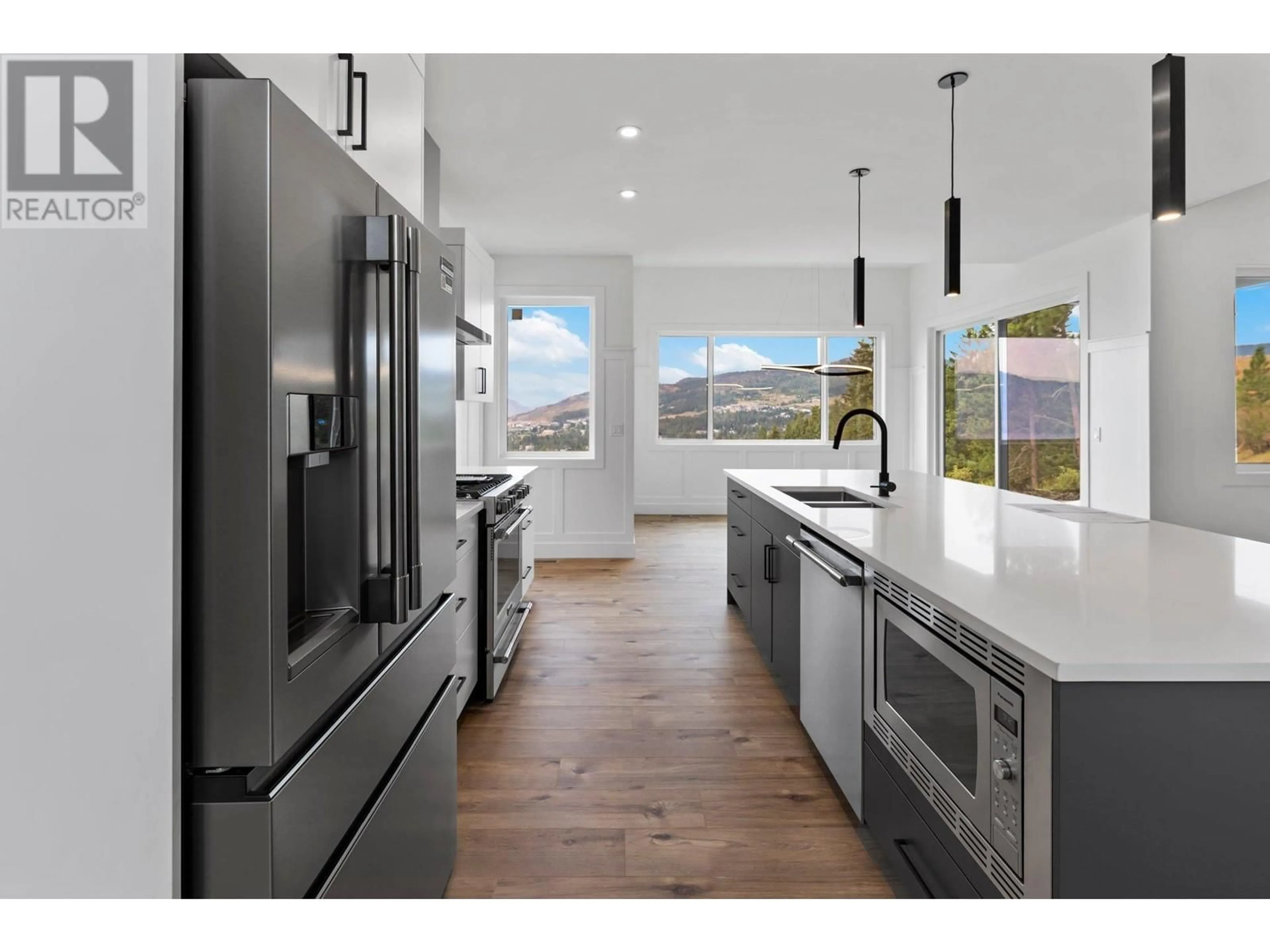 Contemporary kitchen, unknown for 2871 COPPER RIDGE DRIVE, West Kelowna British Columbia V4T0E7