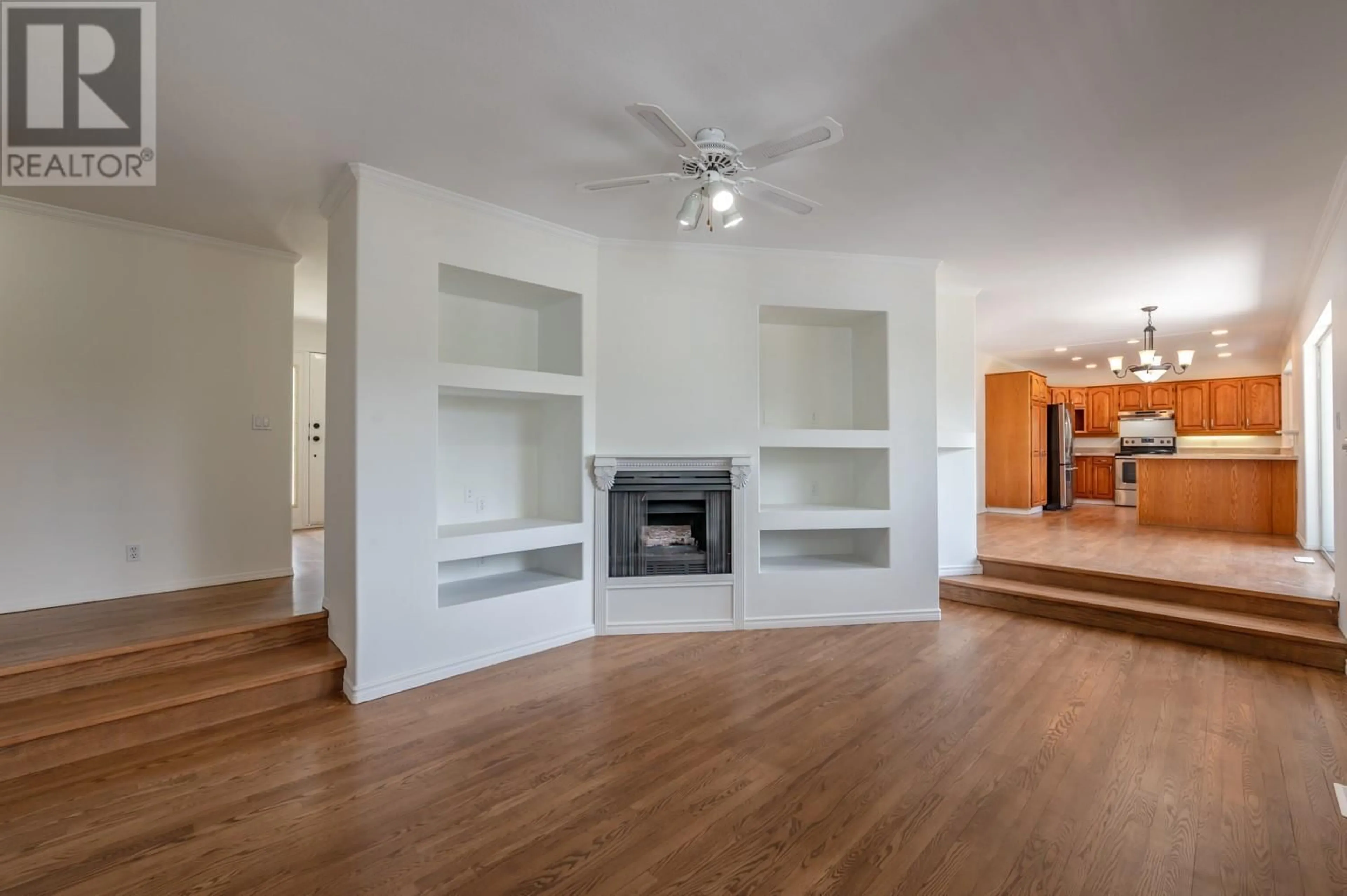 Living room, wood floors for 12594 Sunset Place, Summerland British Columbia V0H1Z8