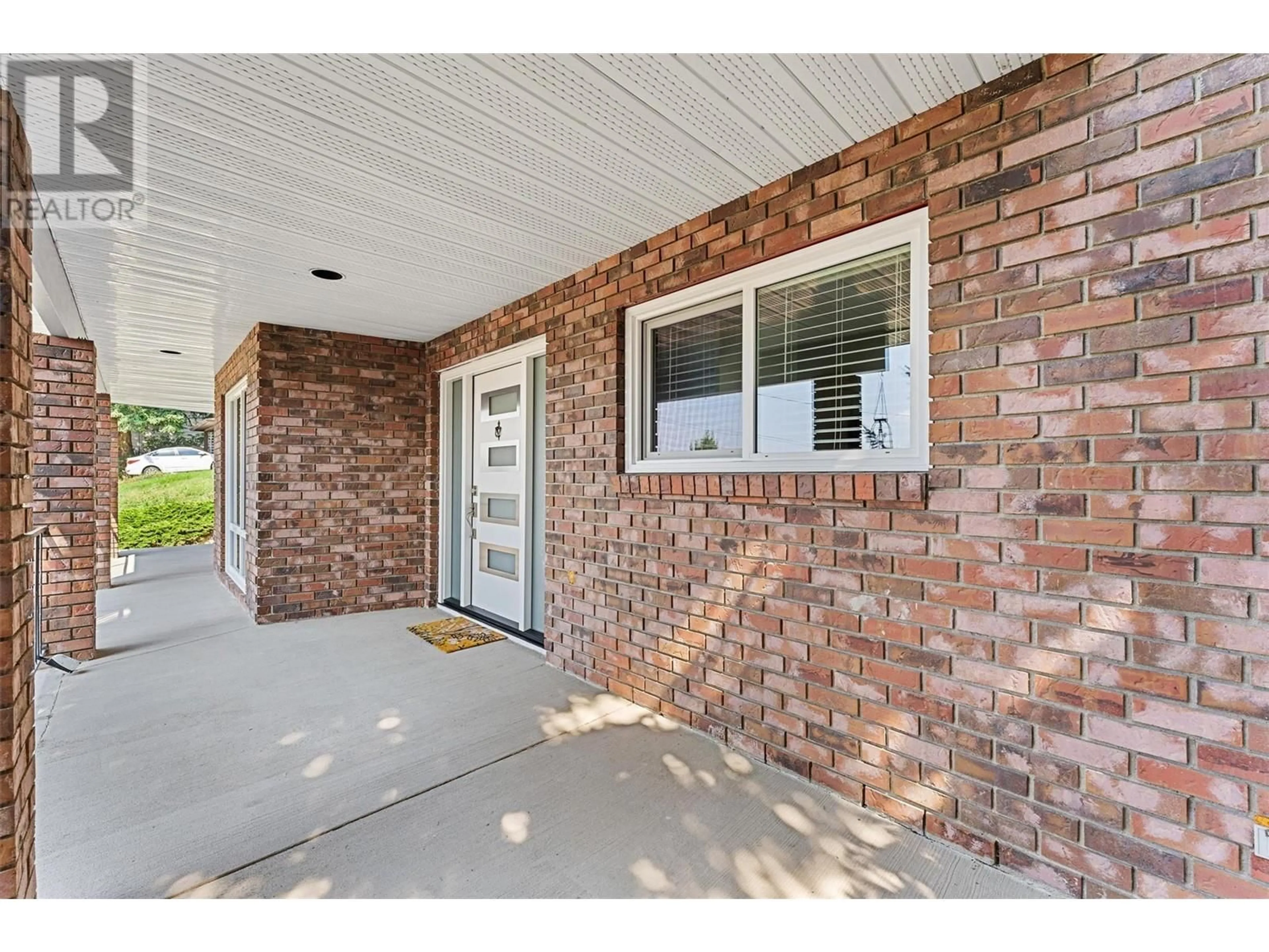 Indoor entryway for 1301 Begley Road, Kelowna British Columbia V1P1K8