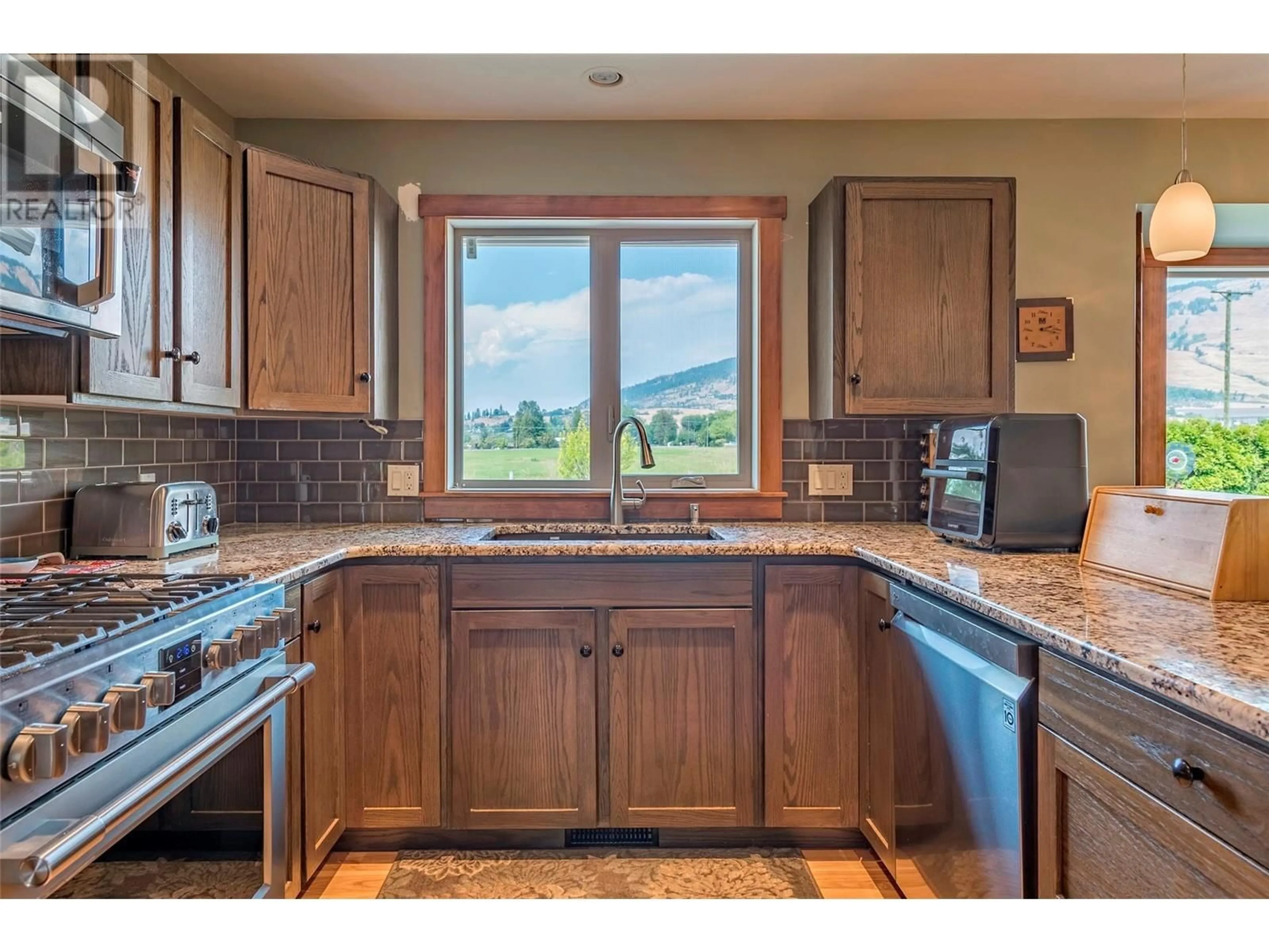 Open concept kitchen for 7800 Howe Drive, Coldstream British Columbia V1B3C3