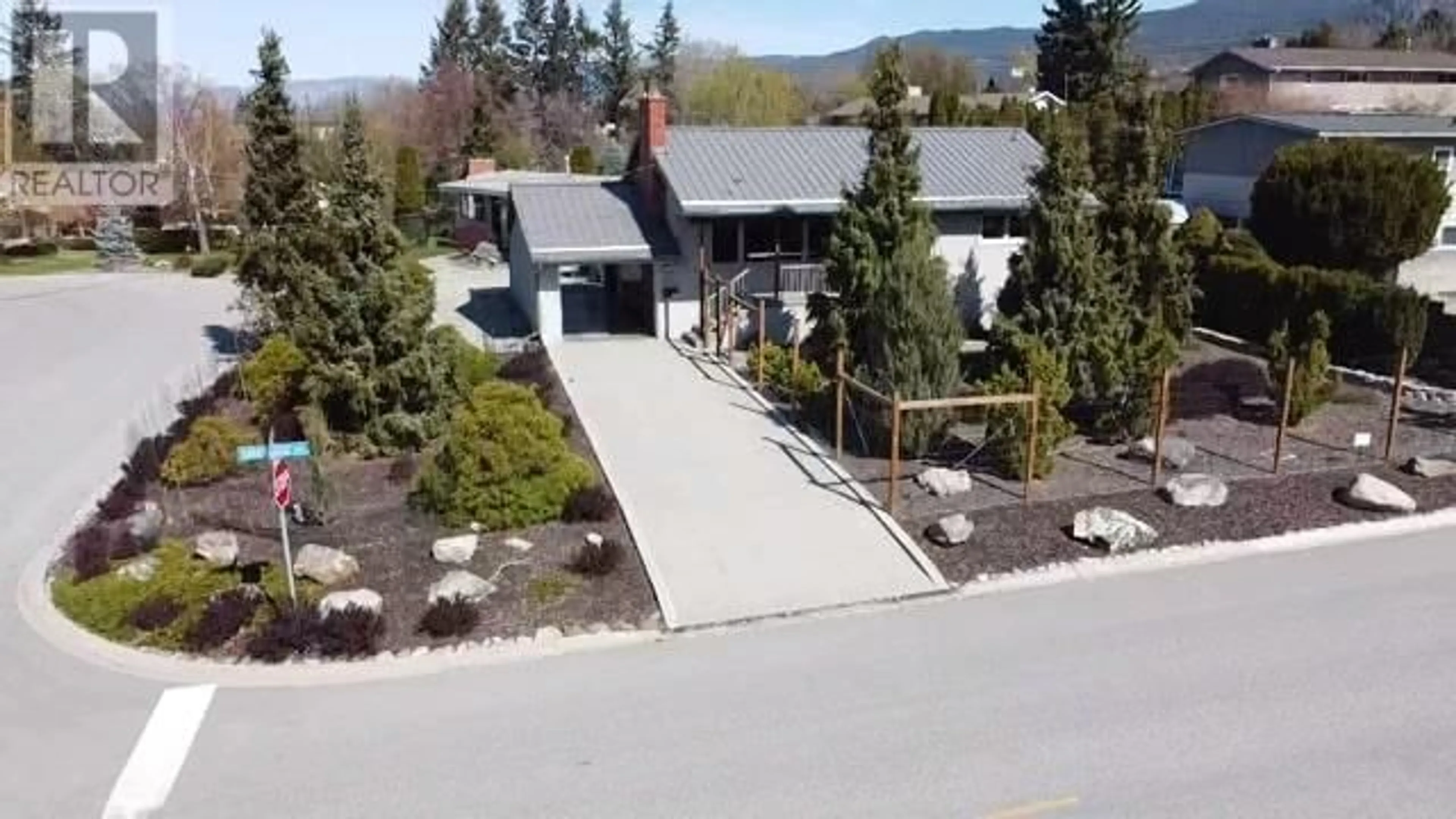 Frontside or backside of a home, the street view for 901 Barrington Avenue, Penticton British Columbia V2A1S2