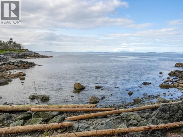 2620 QUEENSWOOD DRIVE, Saanich 2