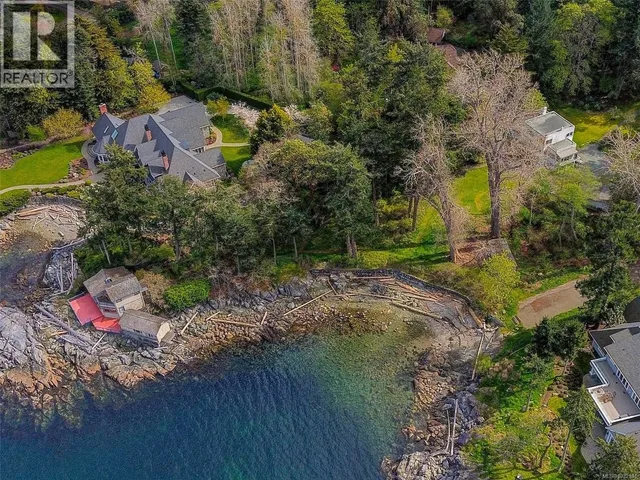 2620 QUEENSWOOD DRIVE, Saanich 3