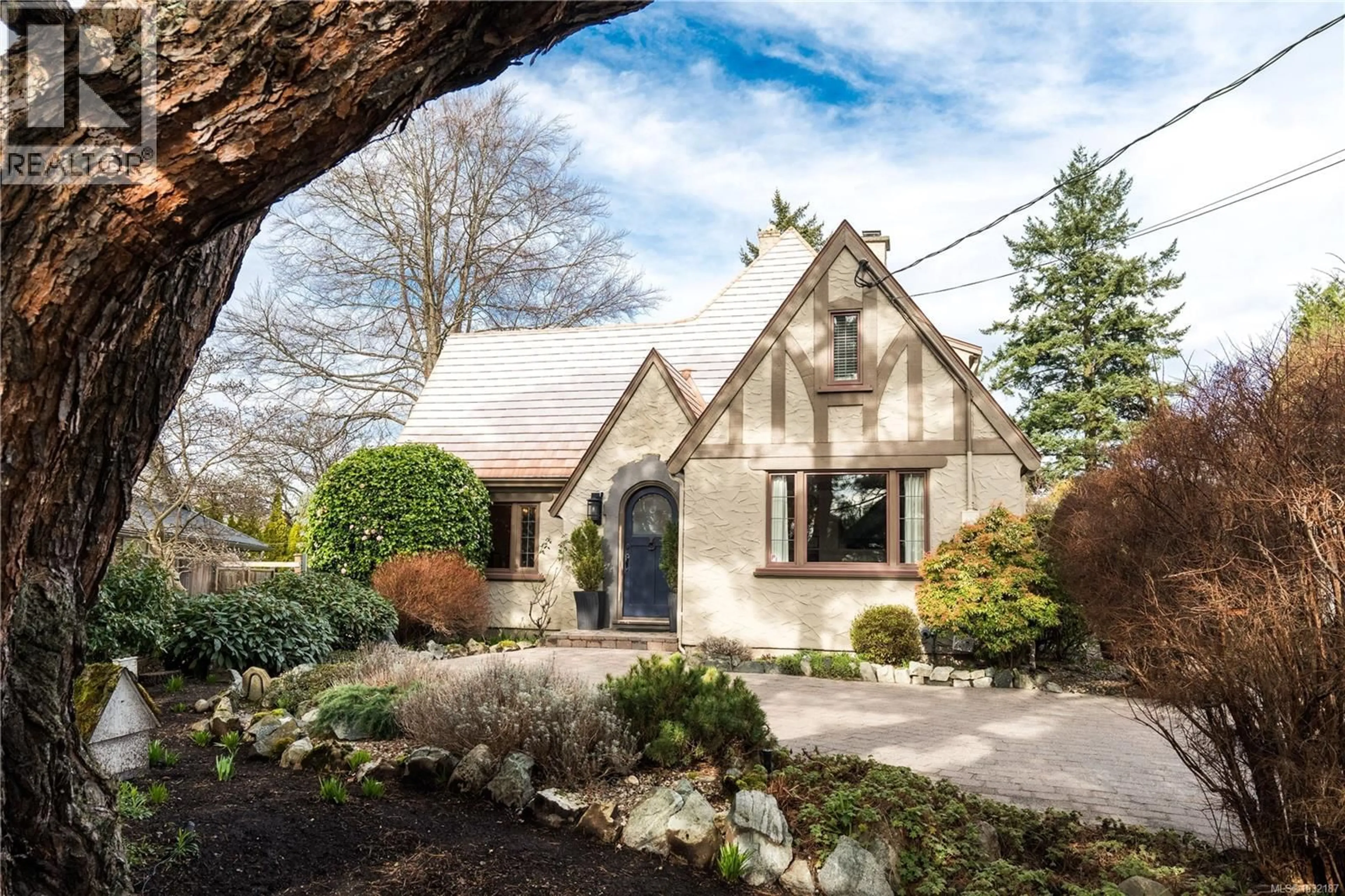 Home with brick exterior material, street for 1274 TATTERSALL DRIVE, Saanich British Columbia V8P1Z4