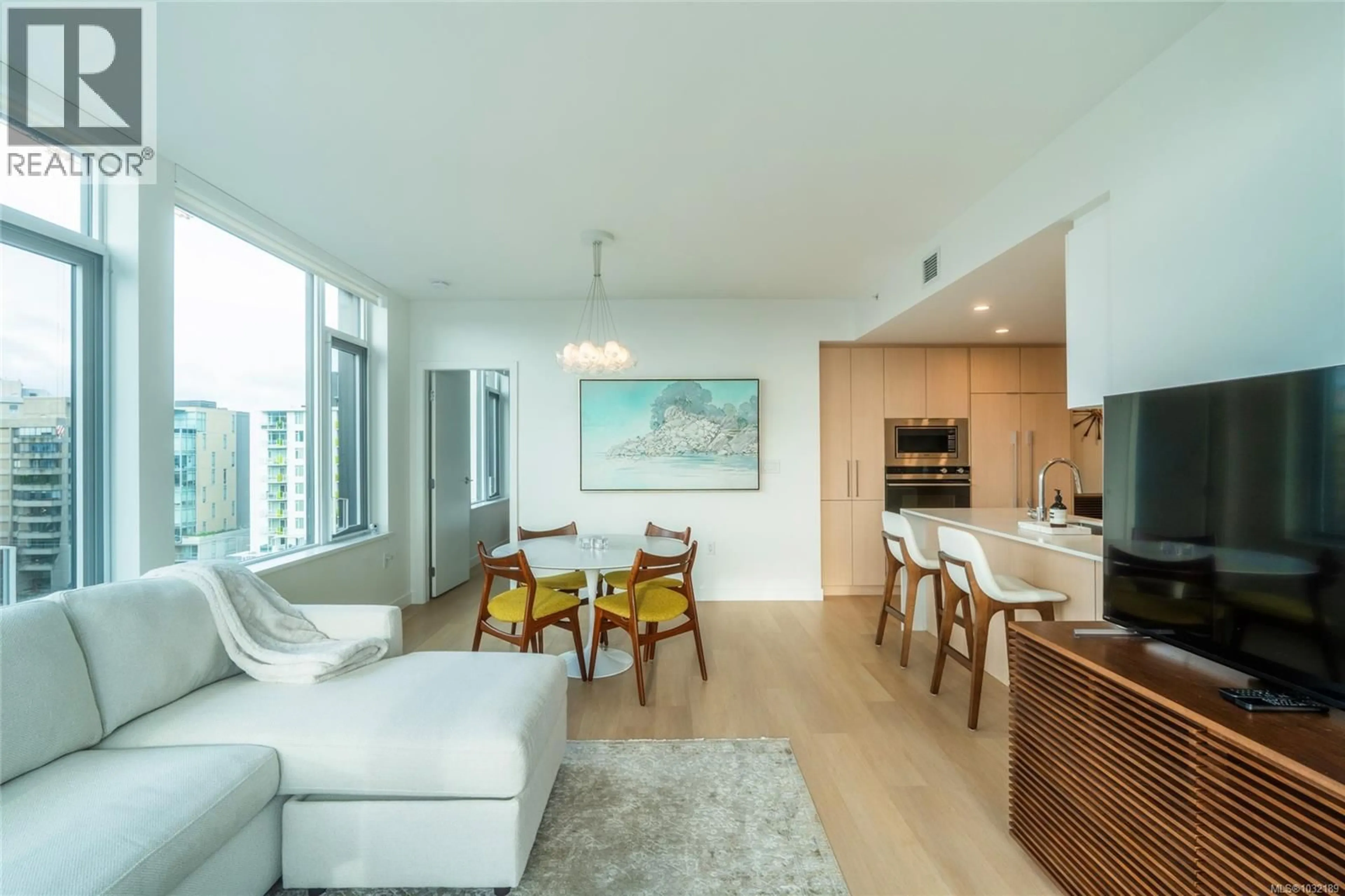 Living room with furniture, unknown for 810 - 1100 YATES STREET, Victoria British Columbia V8V3M8