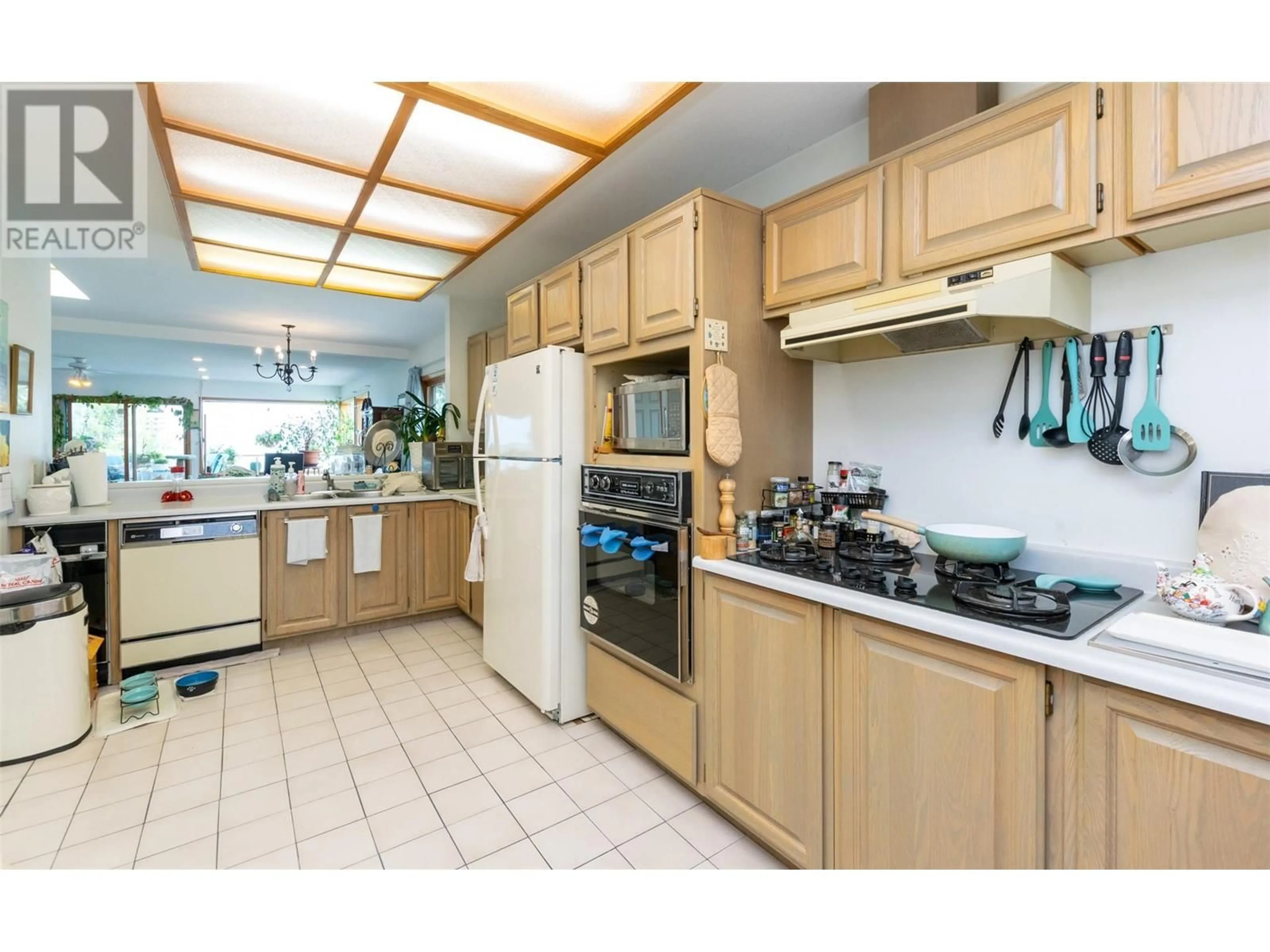 Kitchen, wood floors, cottage for 1261 Trans Canada Hwy Highway Unit# 1 Lo, Sorrento British Columbia V0E2W0