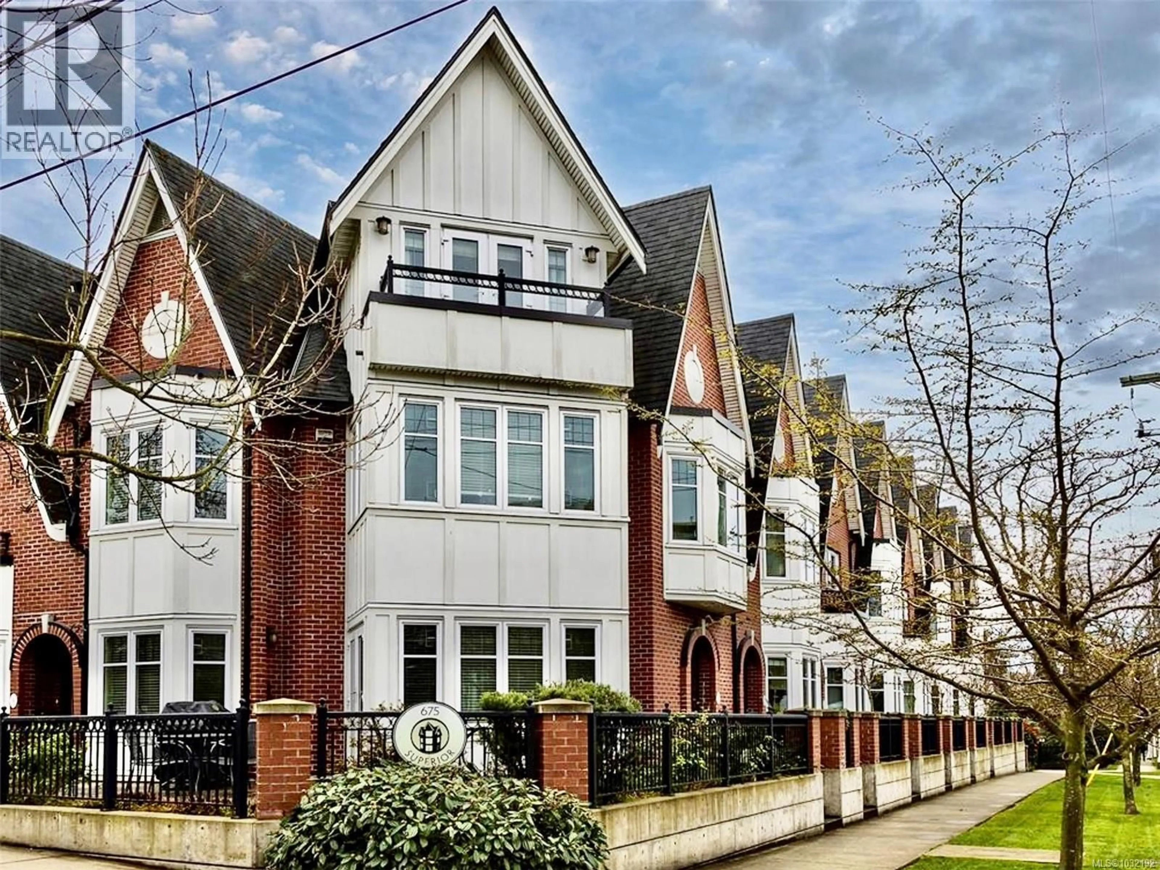 Home with brick exterior material, street for 8 - 675 SUPERIOR STREET, Victoria British Columbia V8V1V1