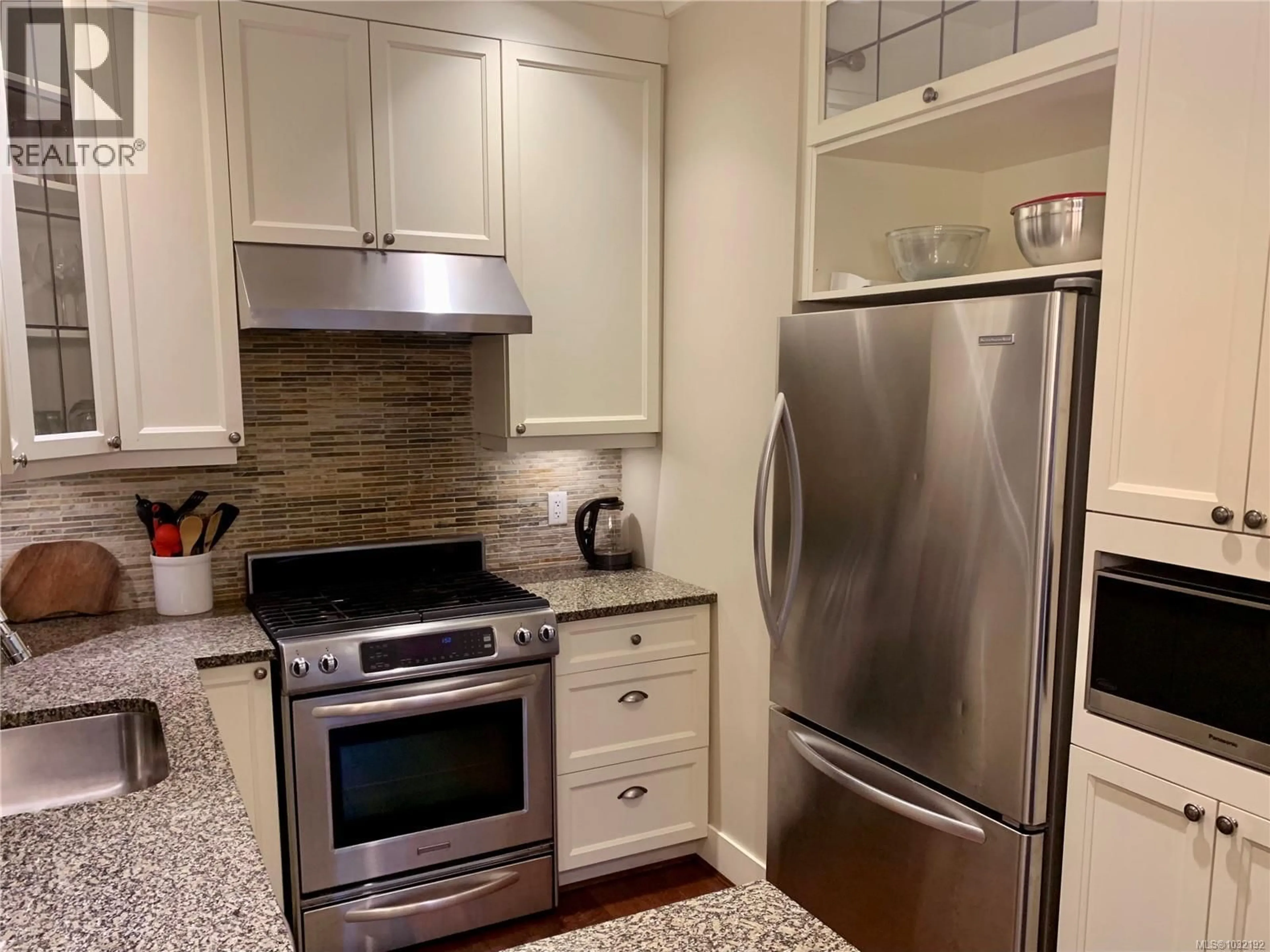 Unknown for 8 - 675 SUPERIOR STREET, Victoria British Columbia V8V1V1