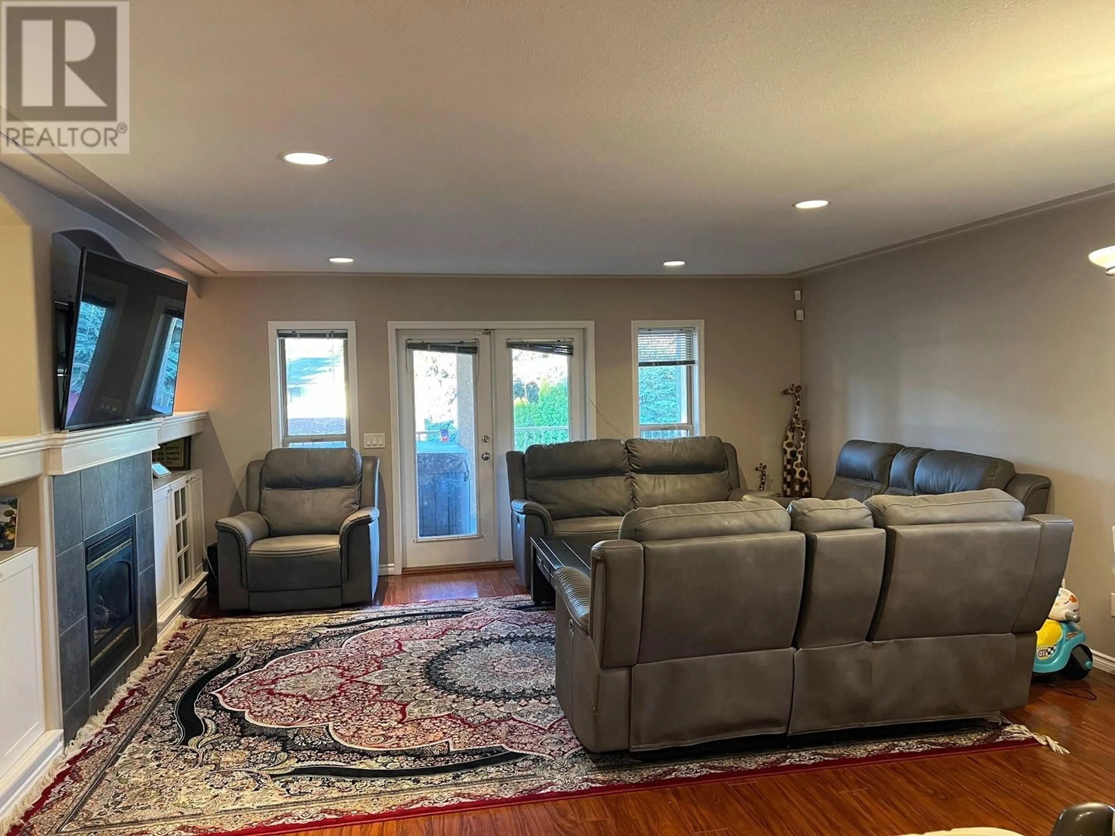 Living room, wood floors for 681 Renshaw Road, Kelowna British Columbia V1X6B6