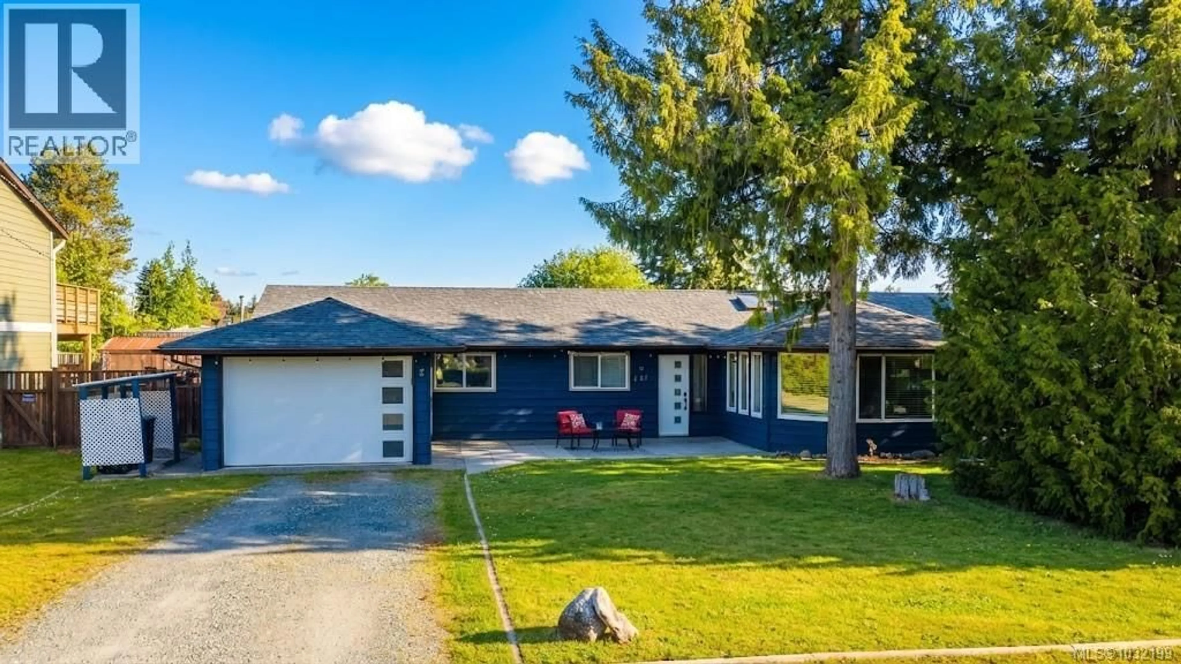 Home with vinyl exterior material, street for 151 COOPER PLACE, Parksville British Columbia V9P1M4