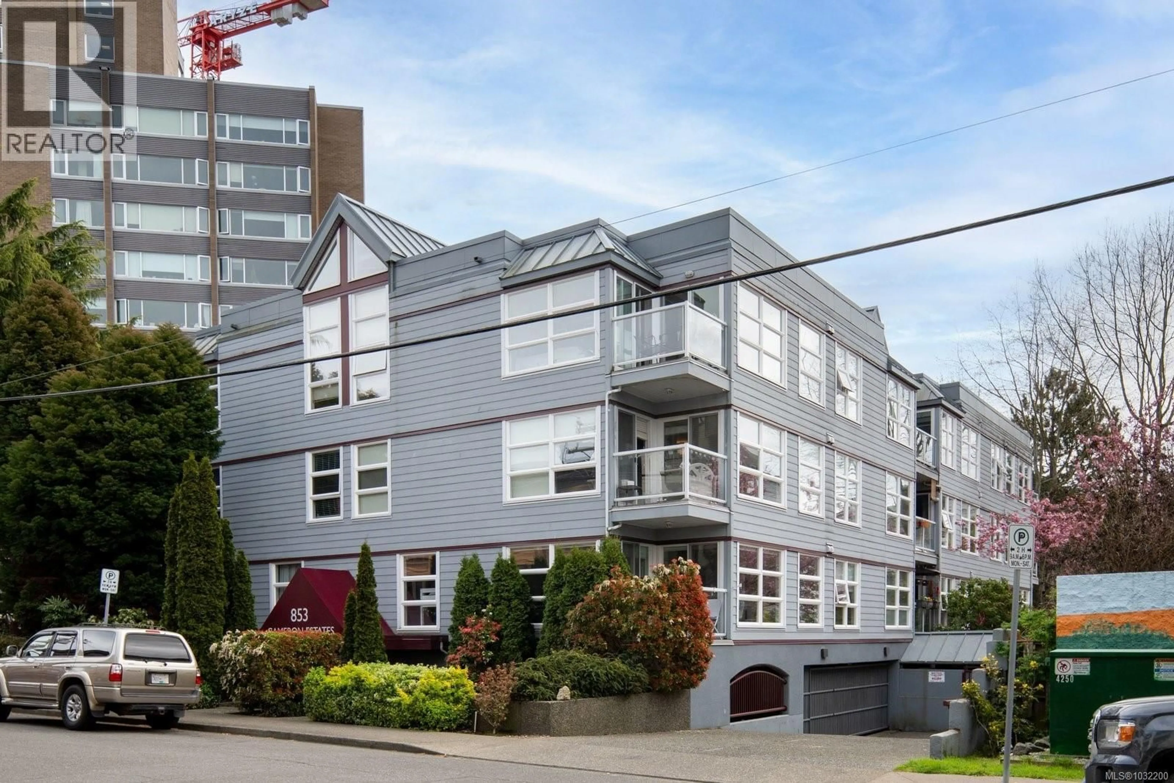 Home with vinyl exterior material, building for 304 - 853 NORTH PARK STREET, Victoria British Columbia V8W1S9