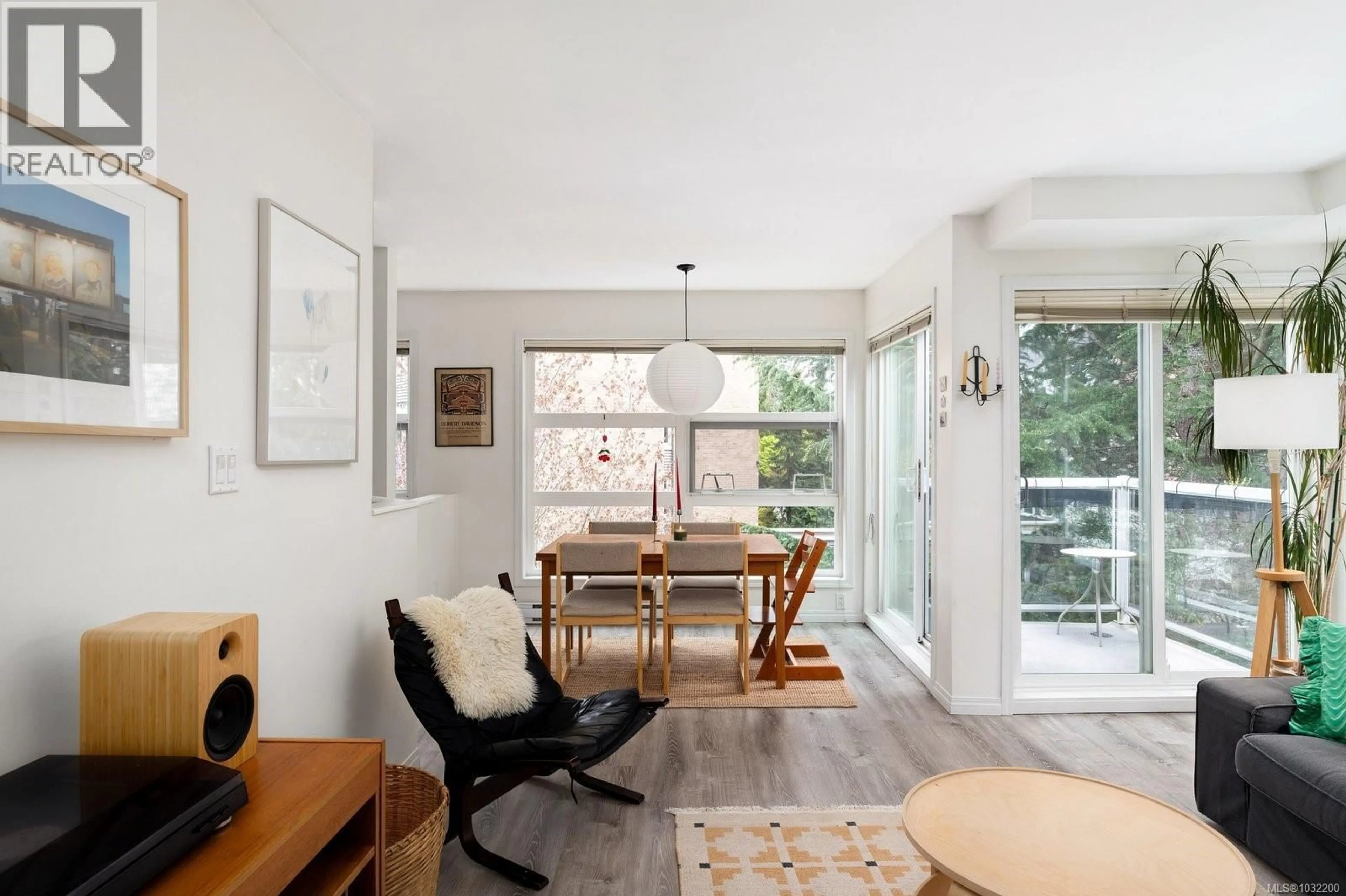 Living room with furniture, unknown for 304 - 853 NORTH PARK STREET, Victoria British Columbia V8W1S9