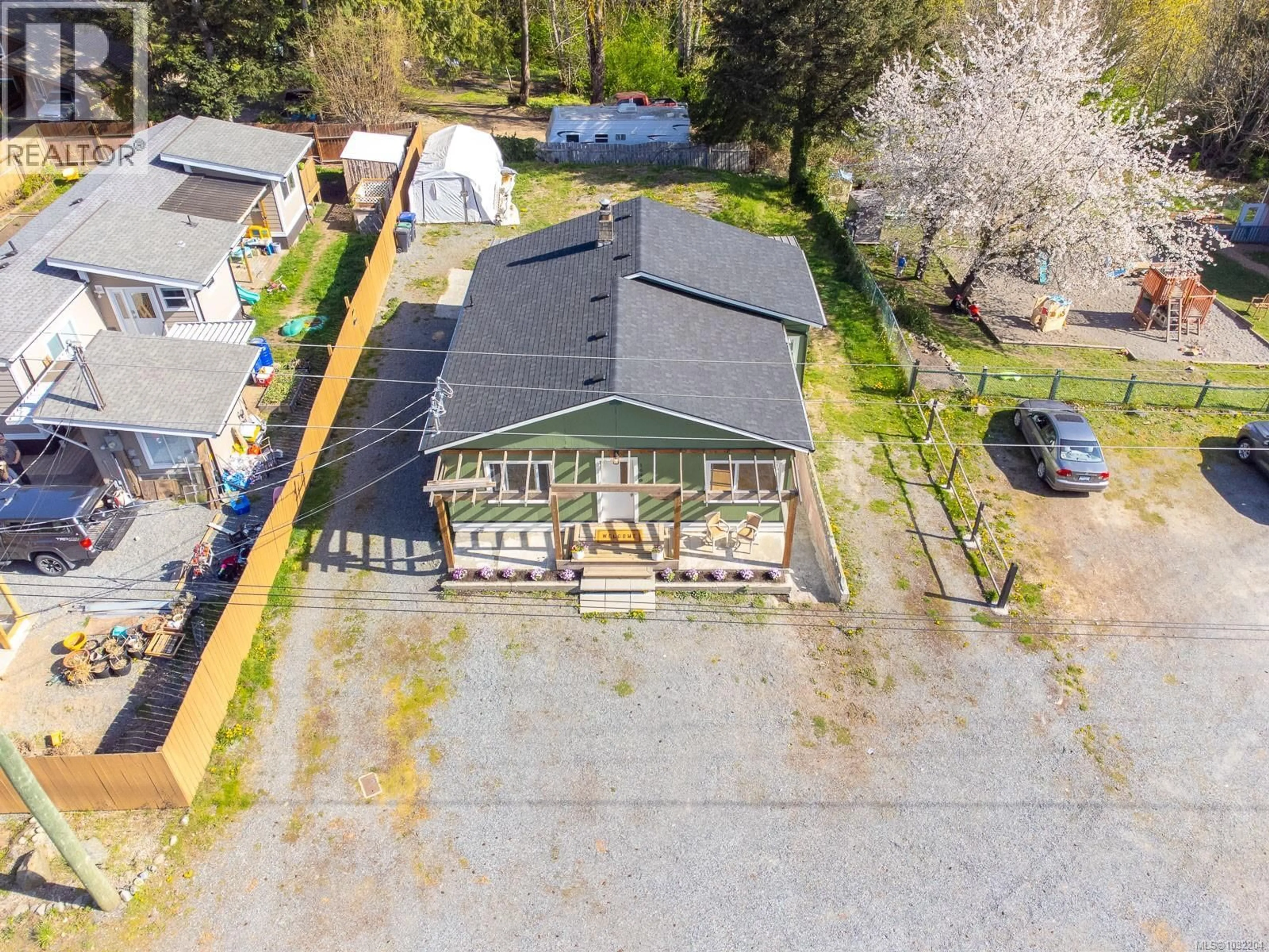 A pic from outside/outdoor area/front of a property/back of a property/a pic from drone, building for 1640 CEDAR ROAD, Nanaimo British Columbia V9X1L4